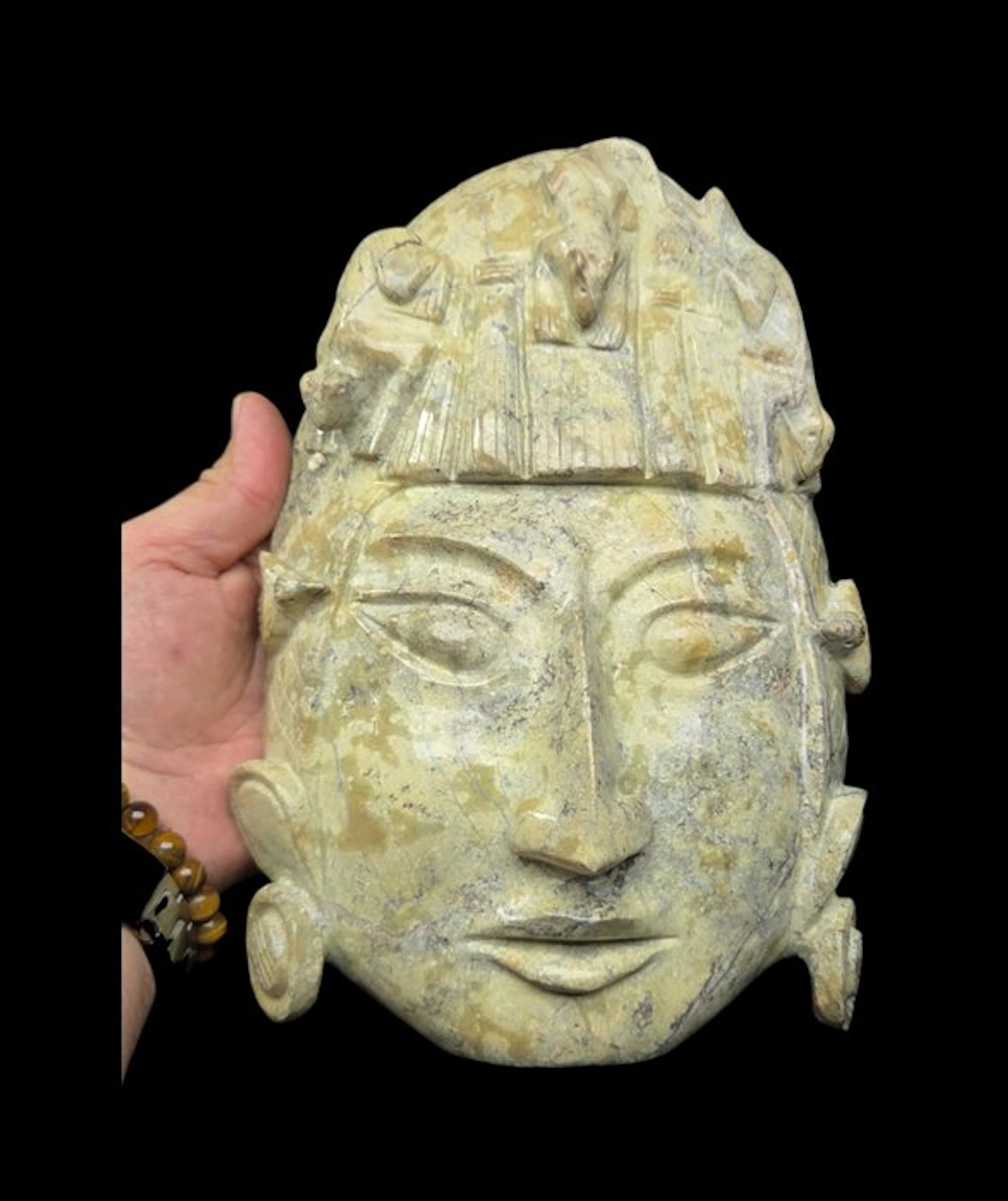 Replica of - Incas - Maya mask all in sculpted stone - Diorama