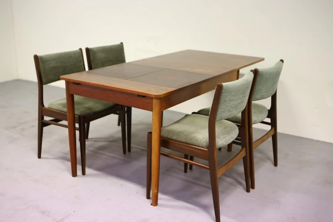 Dining table - Wood