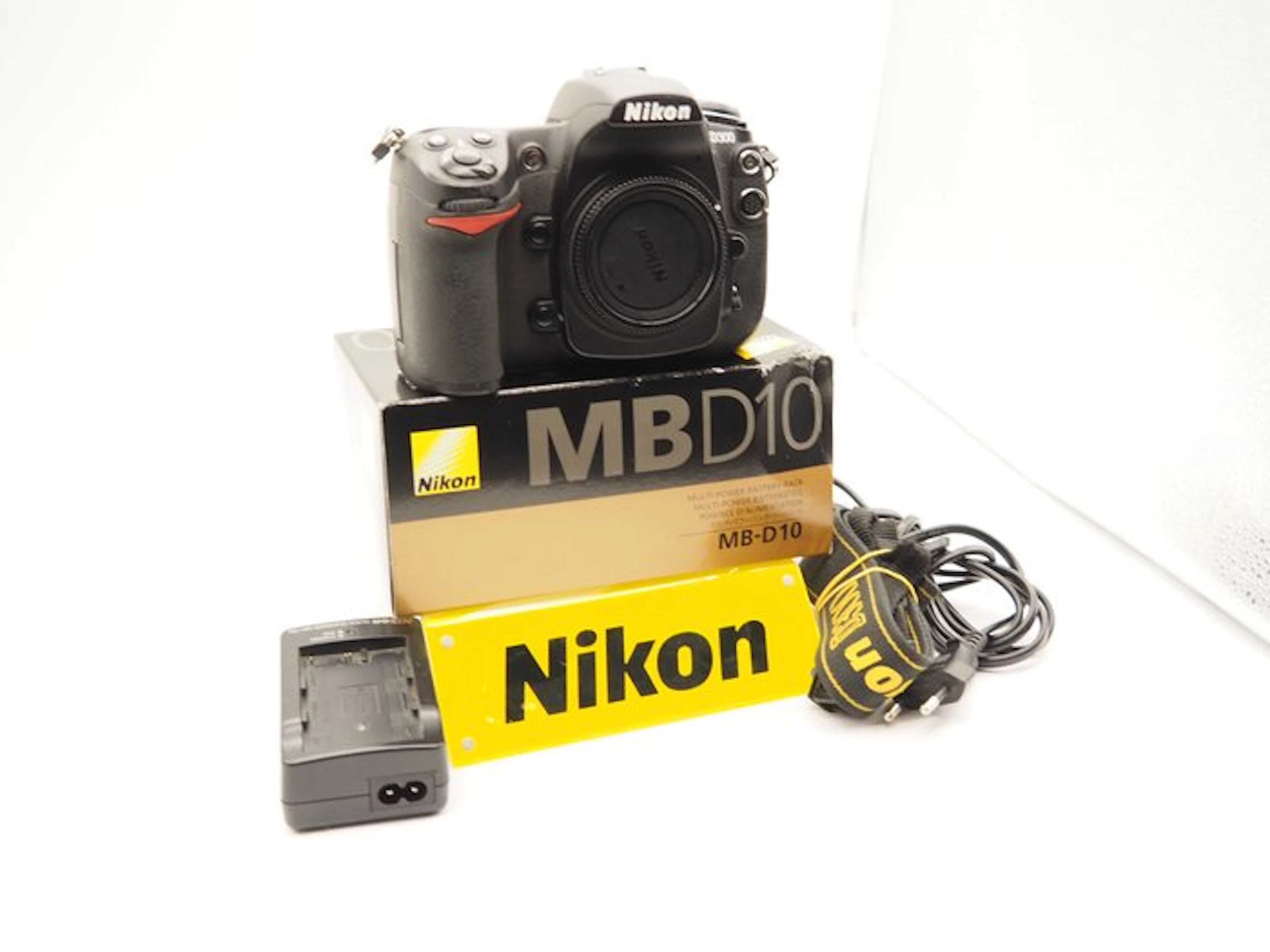 Nikon D300 camera body + MB-D10 batterypack (inclusief...