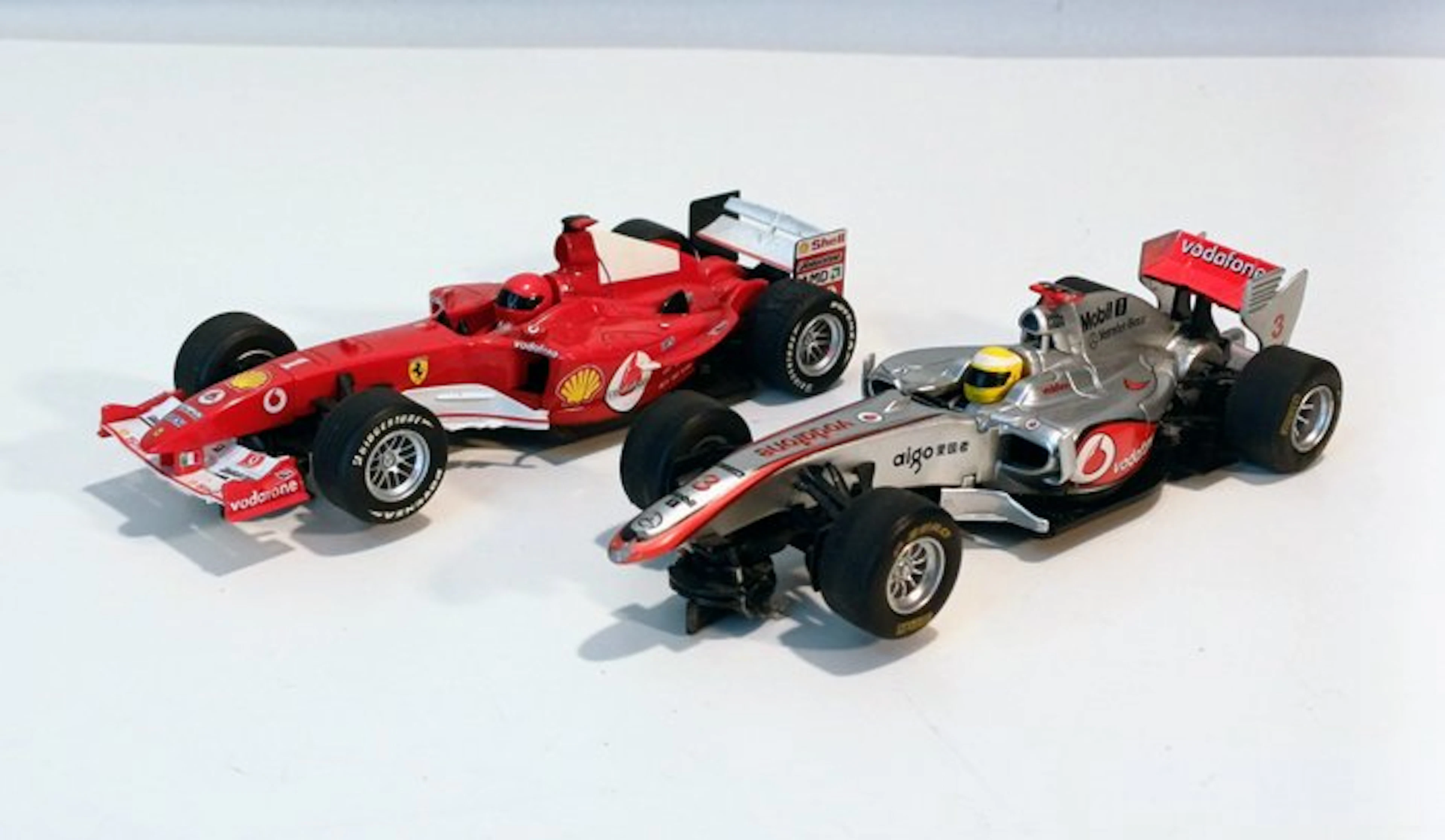 Carrera 1:32 - Model car (2) - Formula 1 Slotcars/McLaren...