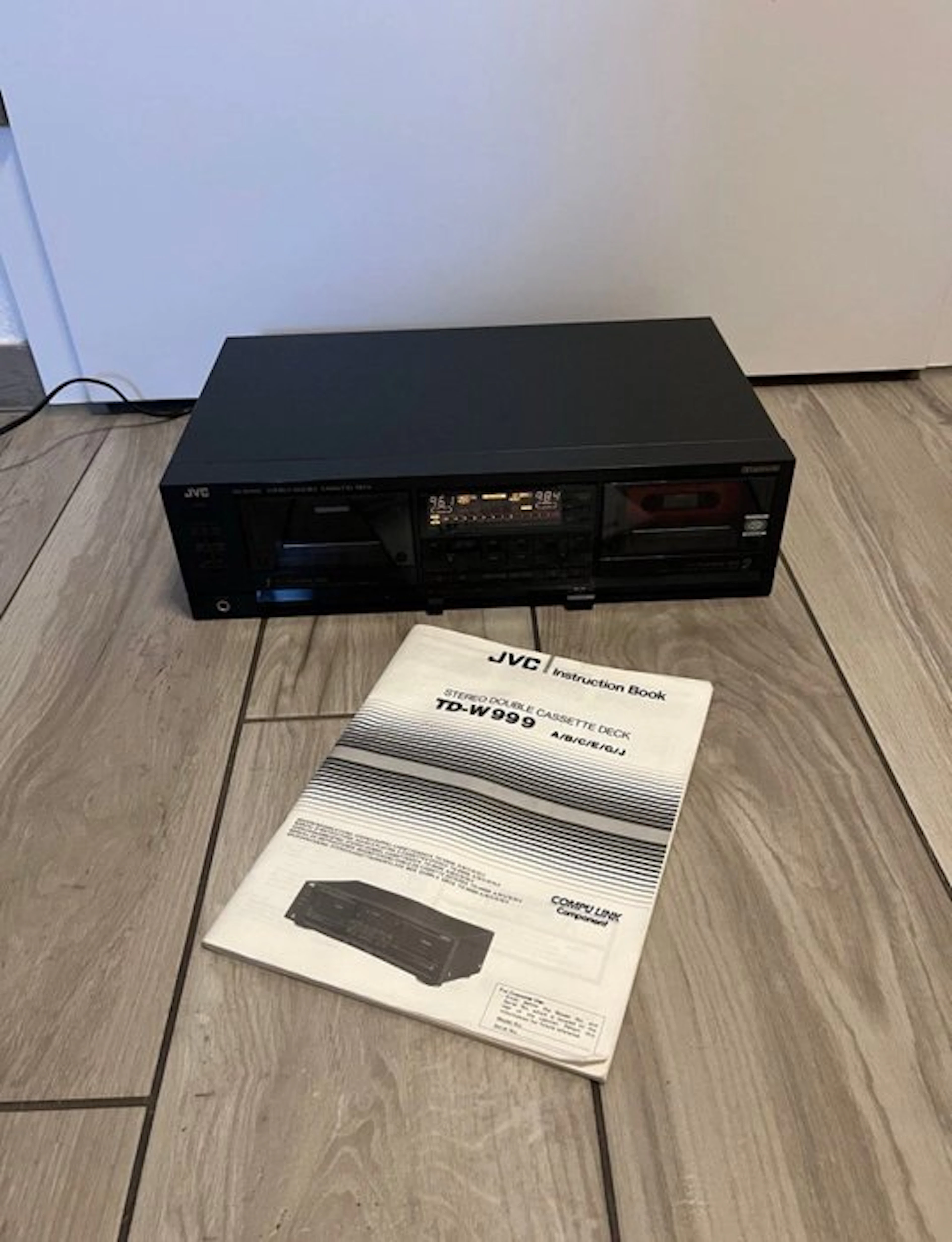 JVC - TD-W999 Double Auto-Reverse Stereo Audio-cassette deck