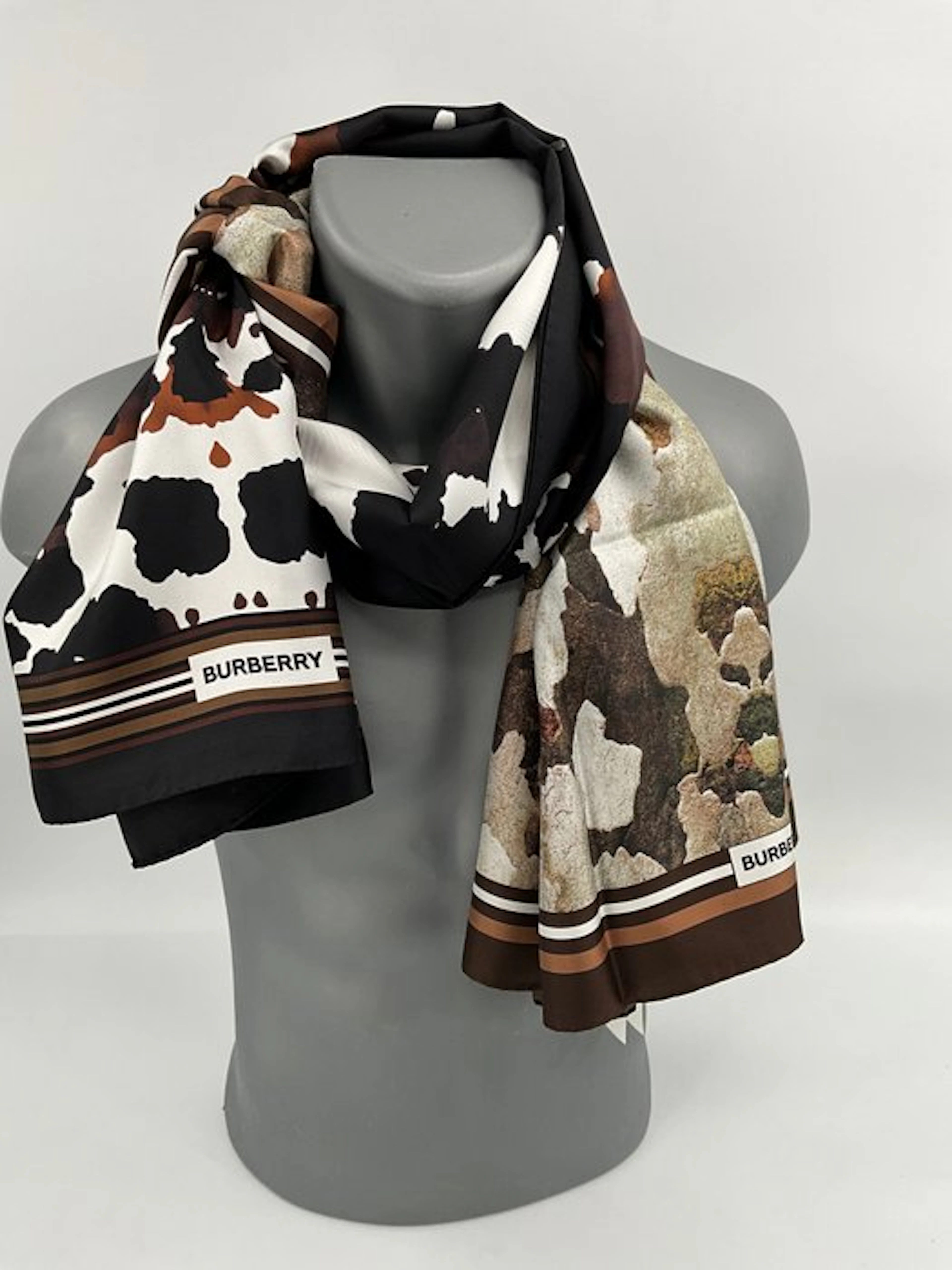 Burberry - 180/90 cm Camouflage /SOIE - Scarf