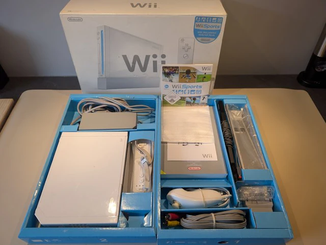 Nintendo - Wii - Nintendo Wii CIB + Wii Sports - Video...