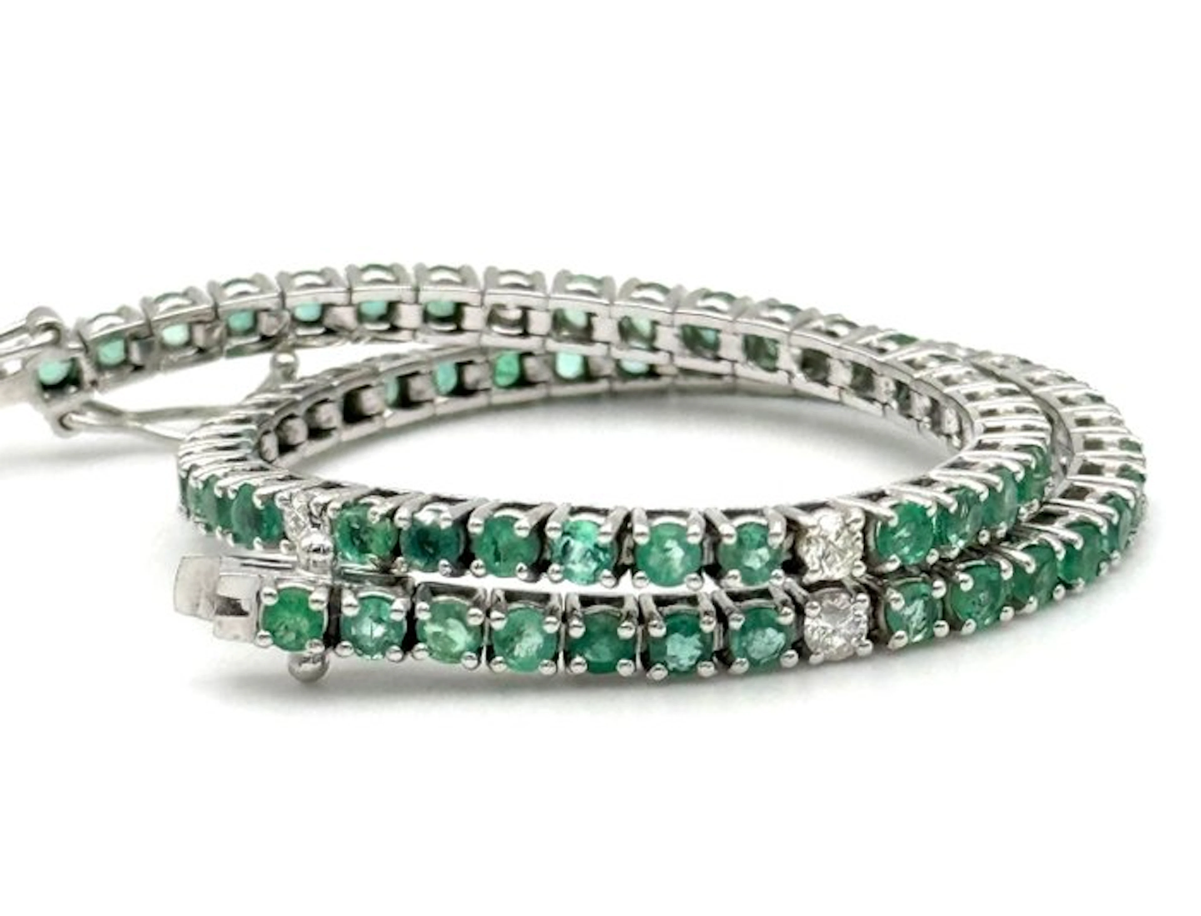 Tennis bracelet - 18 kt. White gold - 4.17ct. tw. Emerald - Diamond