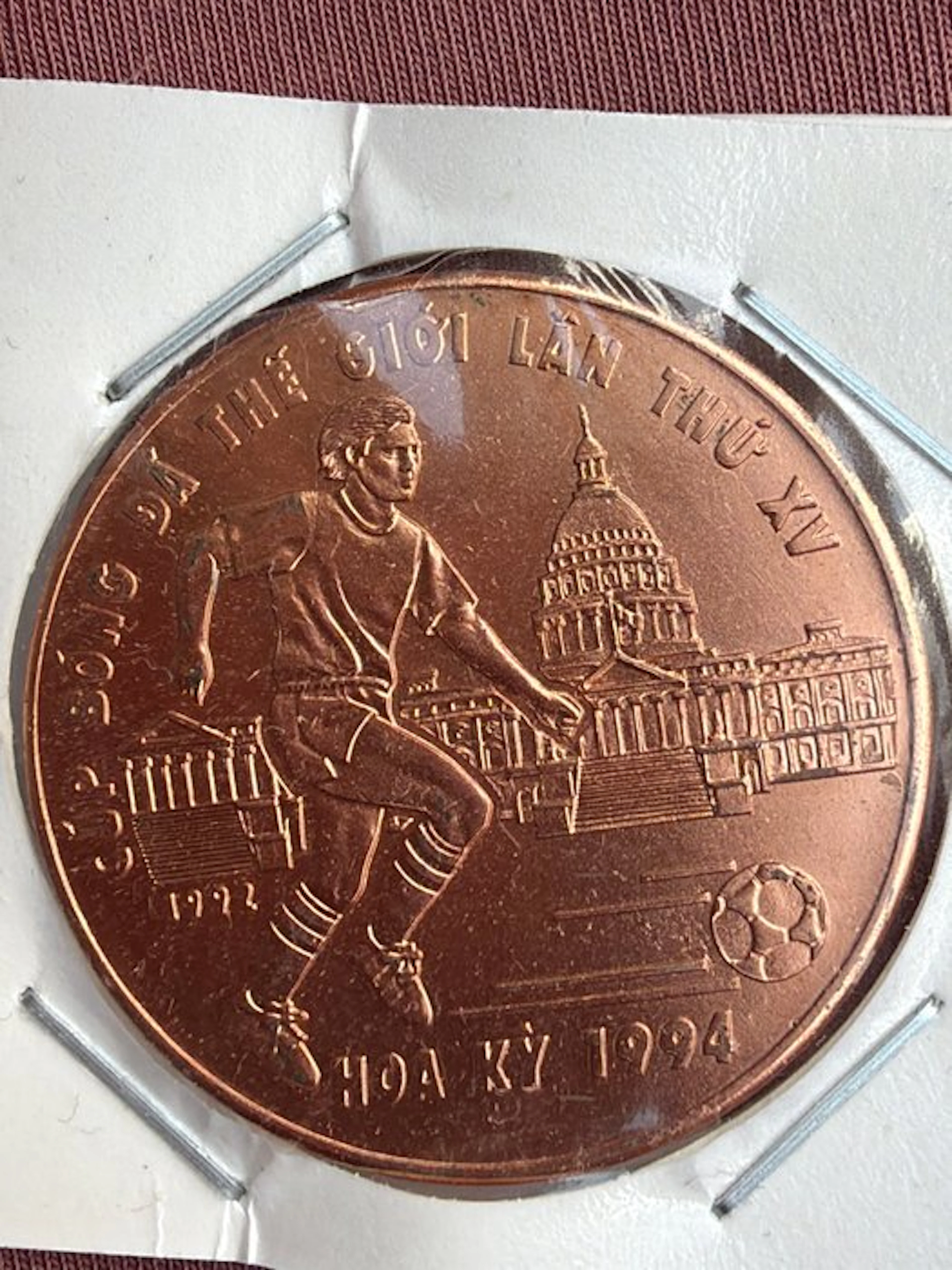 Vietnam. 10 Dong 1992, World Cup USA 1994 (No reserve price)