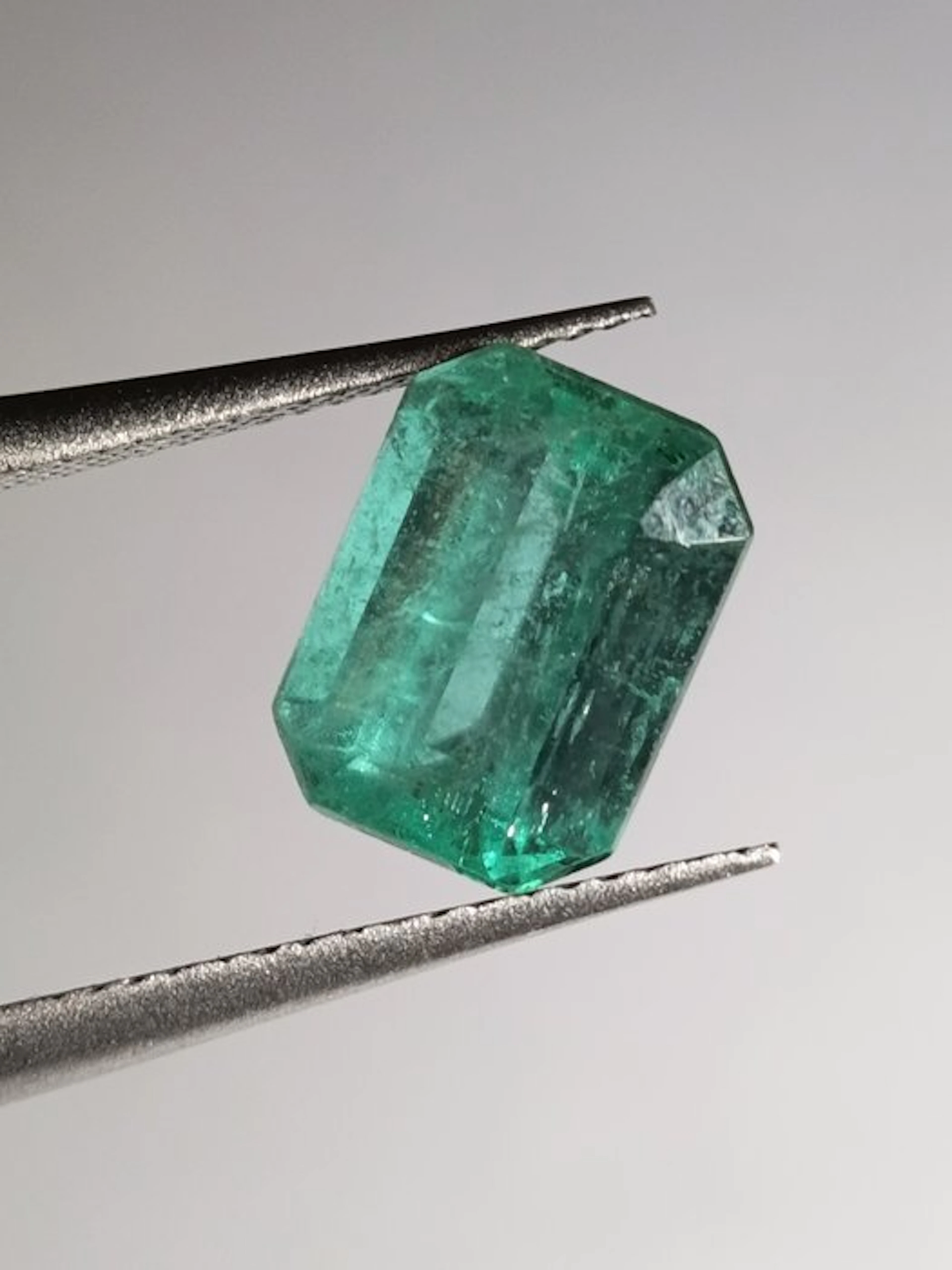 No reserve price Green Emerald - 2.15 ct - International...