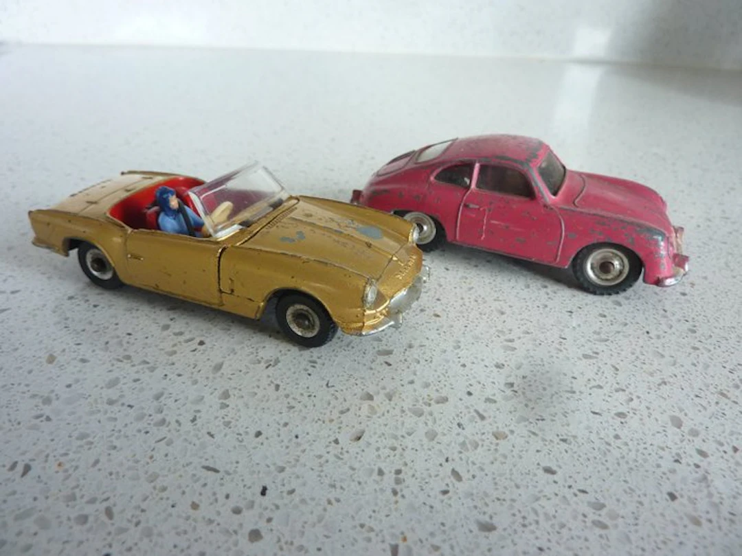 Dinky Toys 1:43 - Model car (2) - Triumph Spitfire 114; Porsche 356