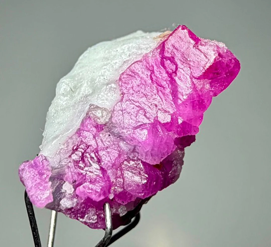 Ruby Crystal on matrix - Height: 15 mm - Width: 12 mm- 2.37 g - (1)
