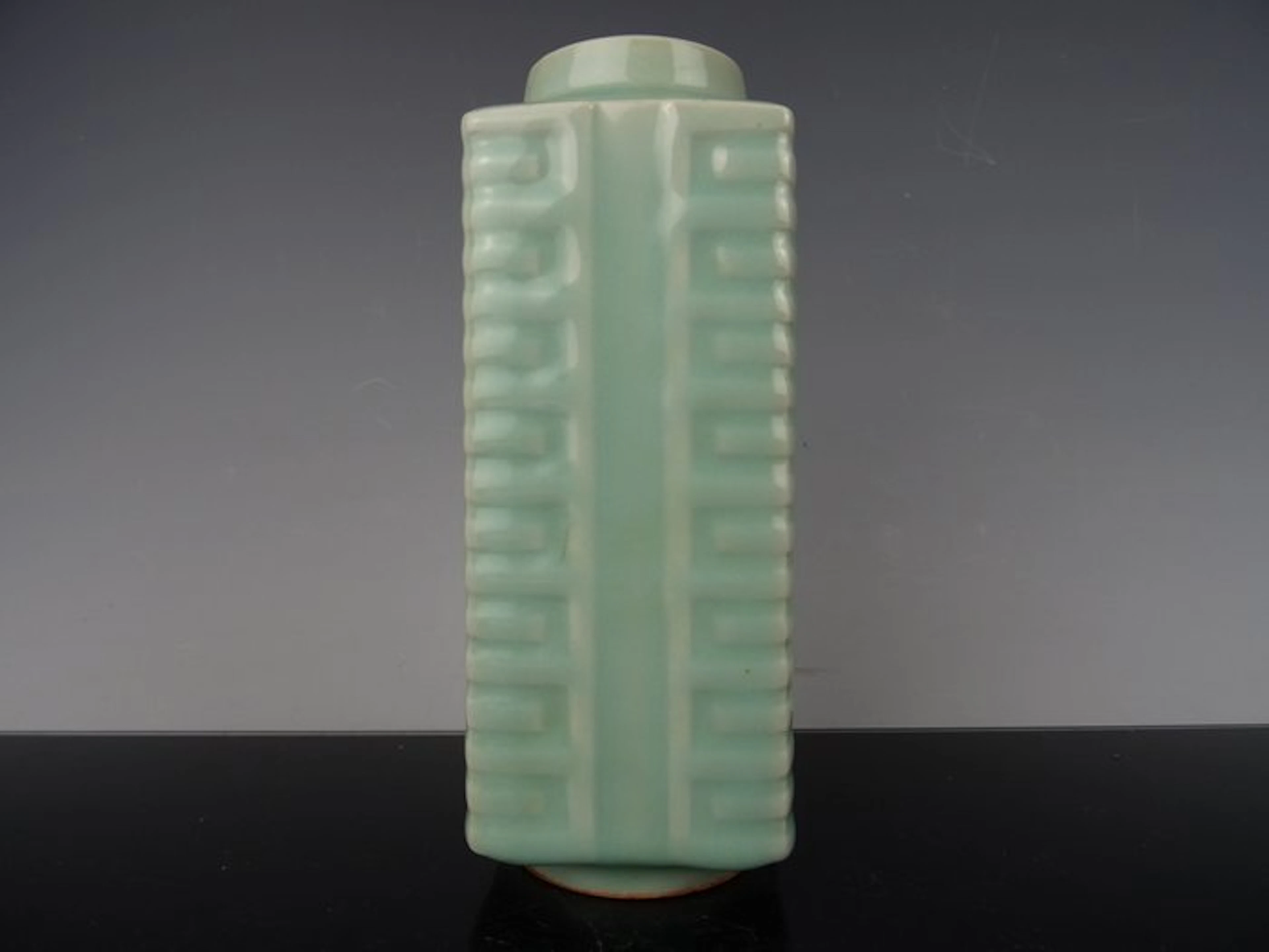 Vase - Porcelain - China - Qing Dynasty (1644-1911)