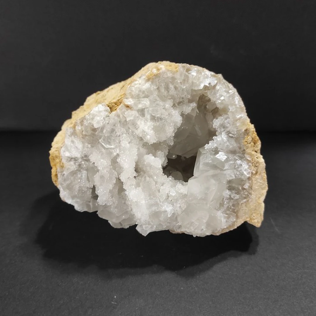 quartz geode Crystals on matrix - Height: 10 cm - Width: 9 cm- 1270 g - (1)