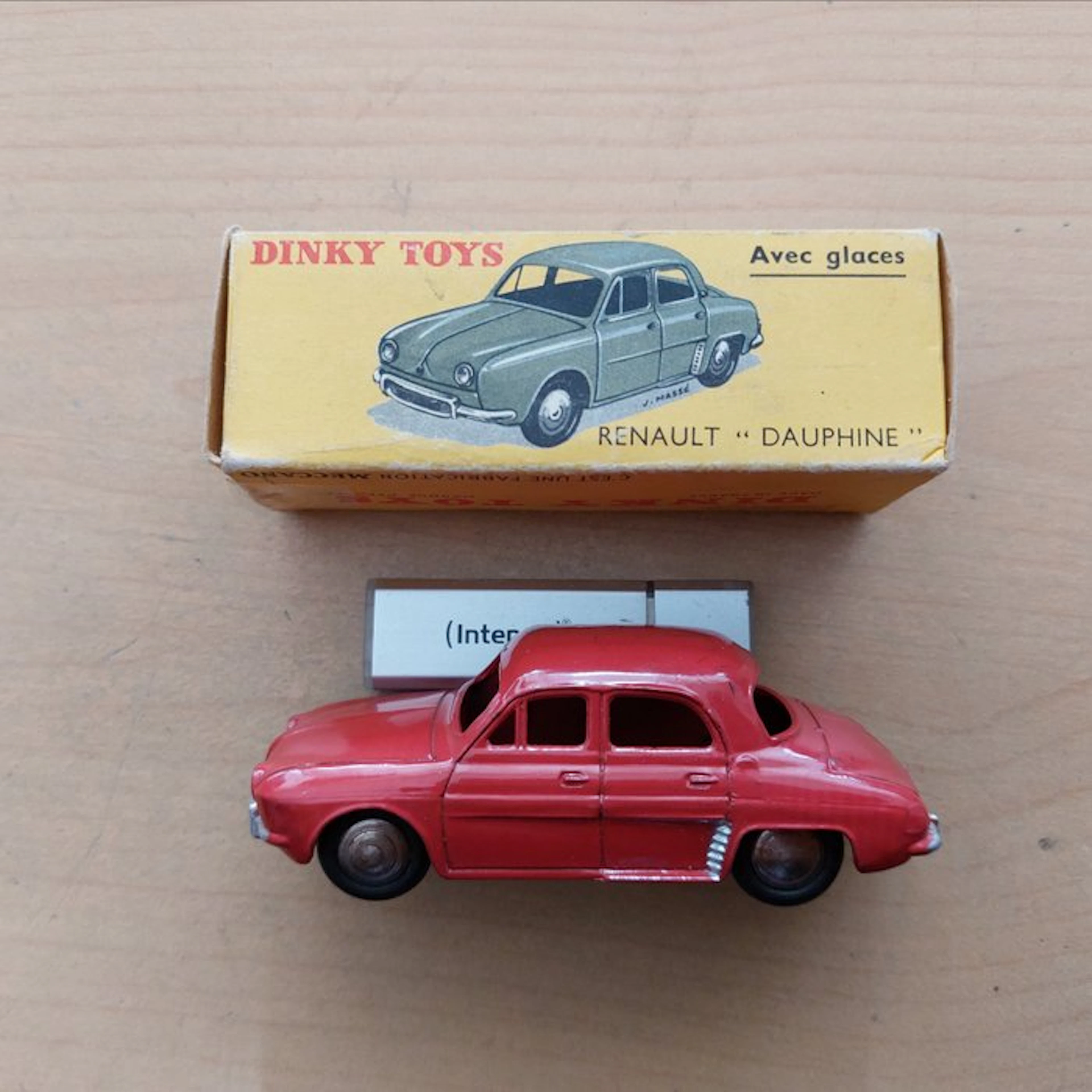 Dinky Toys 1:43 - Model car - Renault Dauphine