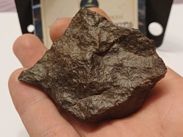 NO RESERVE!! Oriented chondrite NWA 139.04 g with fusion...