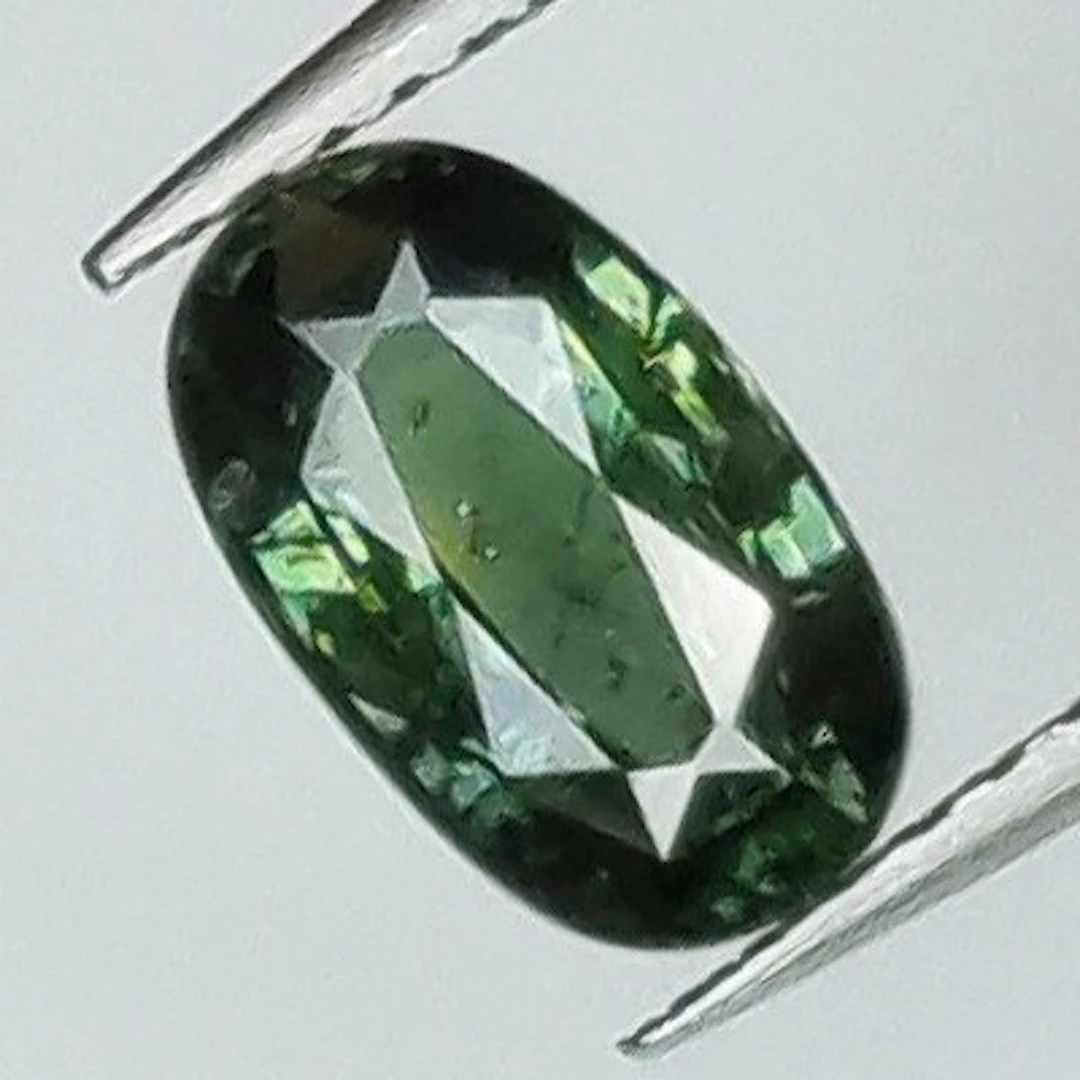 Green Sapphire - 1.85 ct - Antwerp Laboratory for...