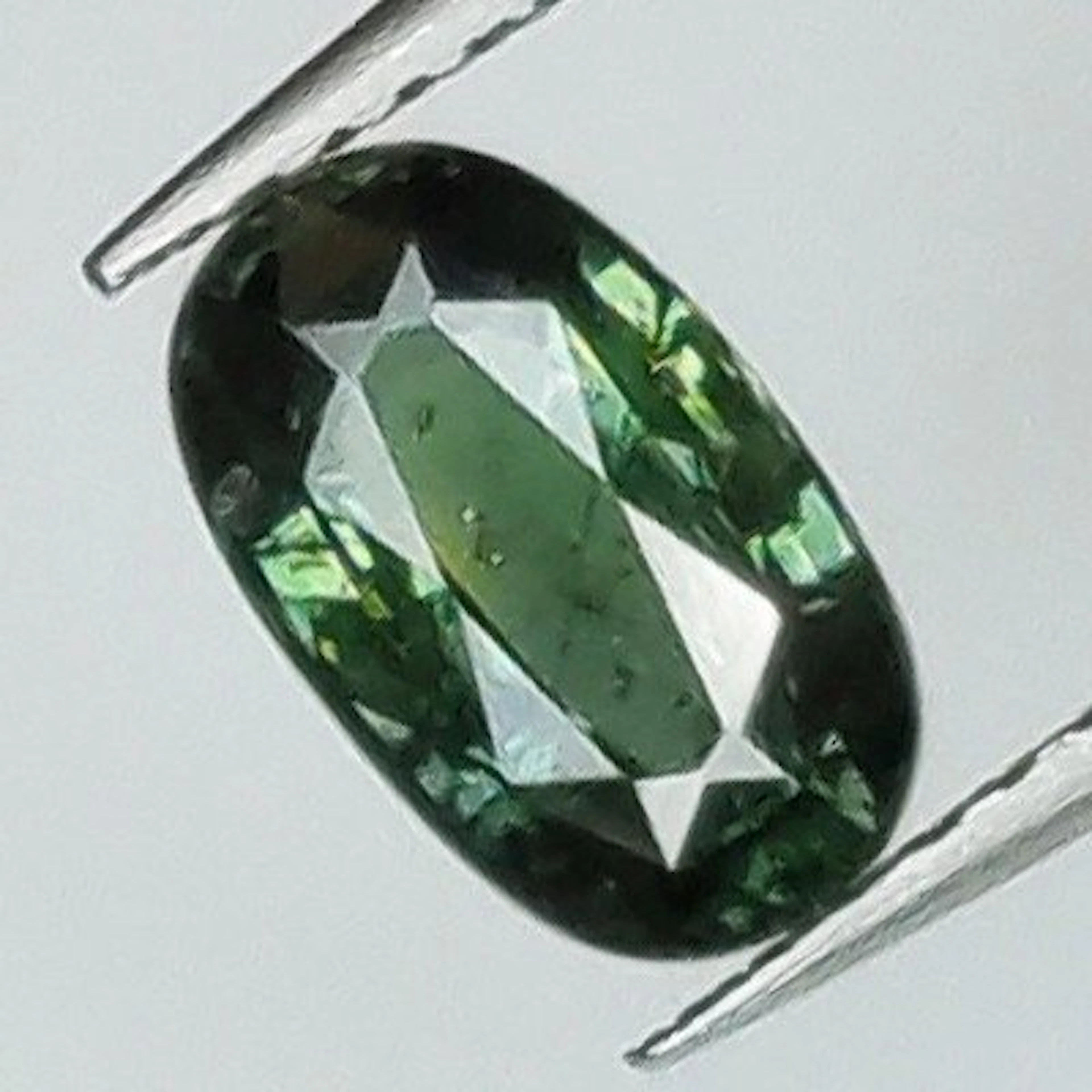 Green Sapphire - 1.85 ct - Antwerp Laboratory for...