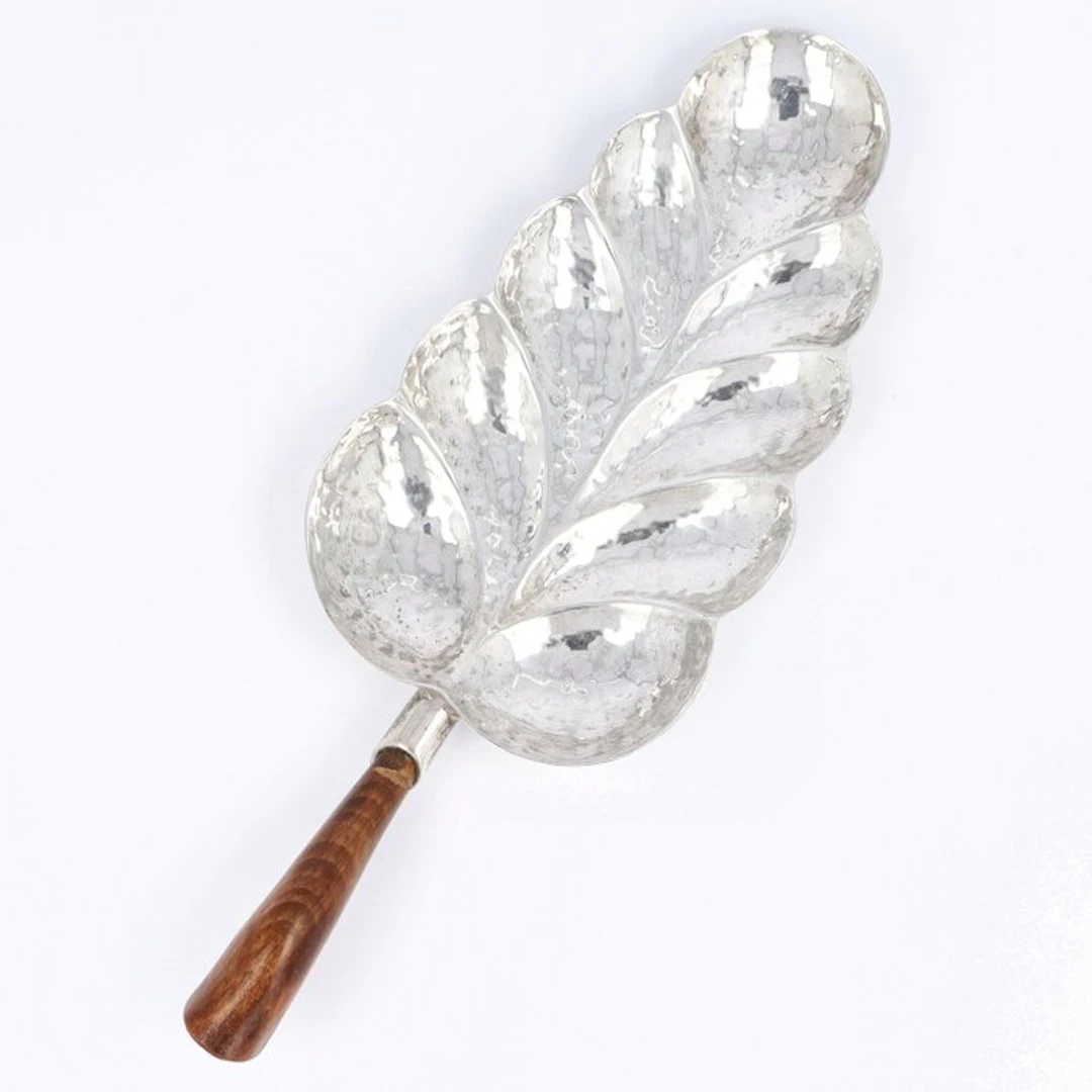 Benito Fani. Bladvormige serveerschaal. - Platter - .800 silver
