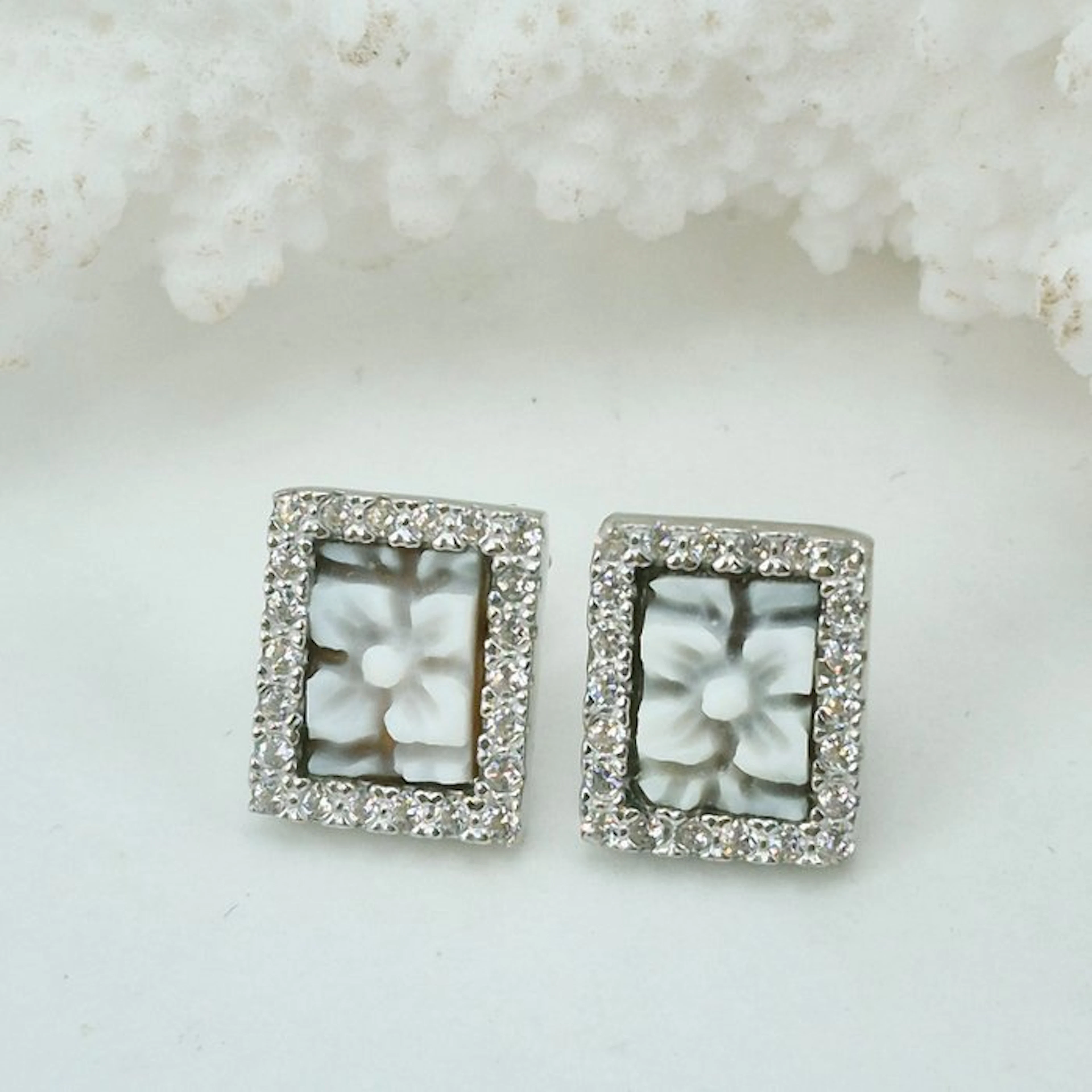 Silver, No Reserve - Earrings - Hand-engraved Cameos