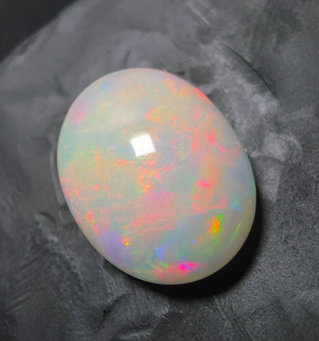 Opal Cabochon - Height: 16 mm - Width: 12 mm- 0.96 g - (1)