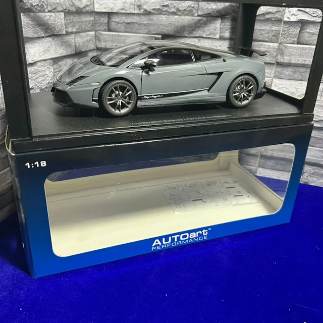 Autoart 1:18 - Model car - AutoArt Performance 1:18...