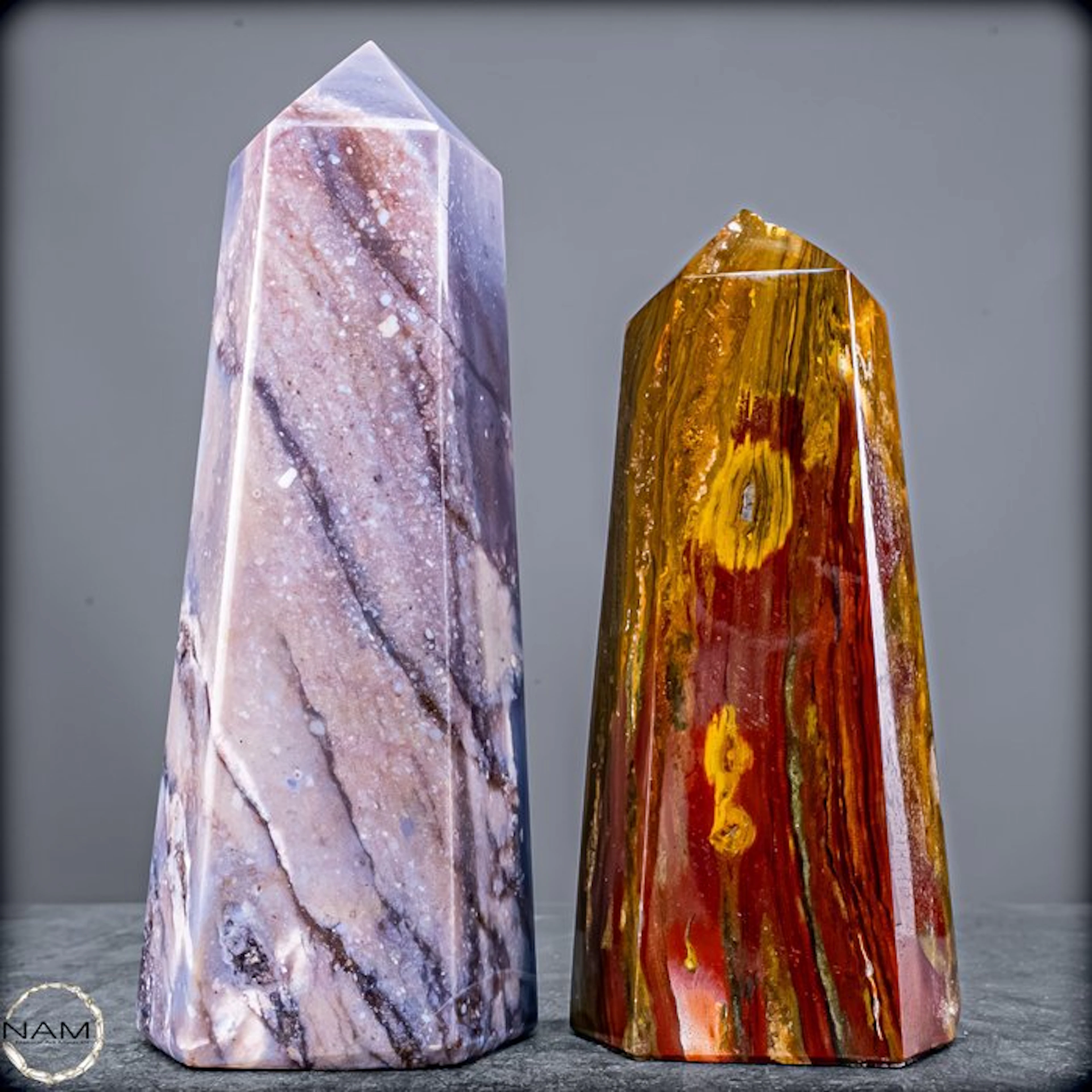 Exclusive jasper-agate obelisk set – two exceptional...