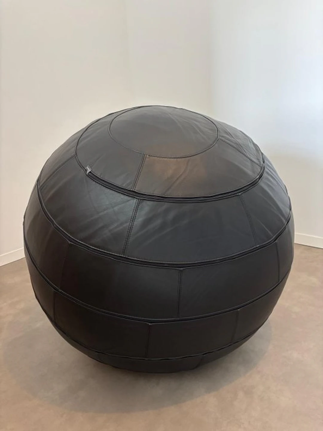 Leolux - Chair - Ball Chair - Leather - Adam's Temptation z