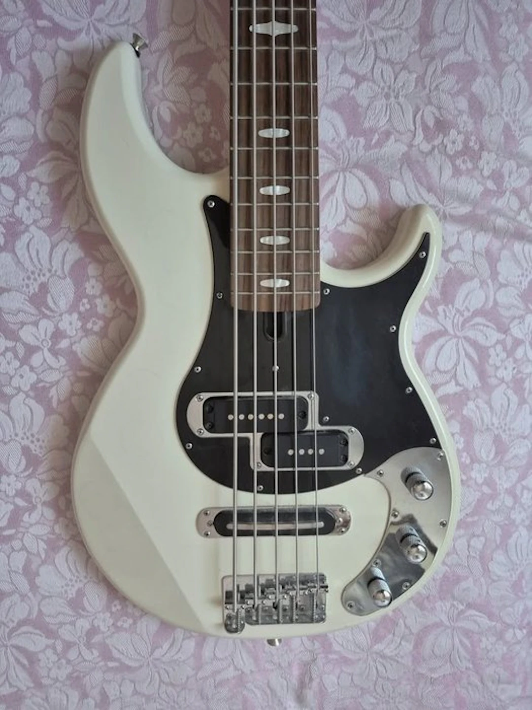 Yamaha - BB425X - - Electric bass guitar - Italy - 2025