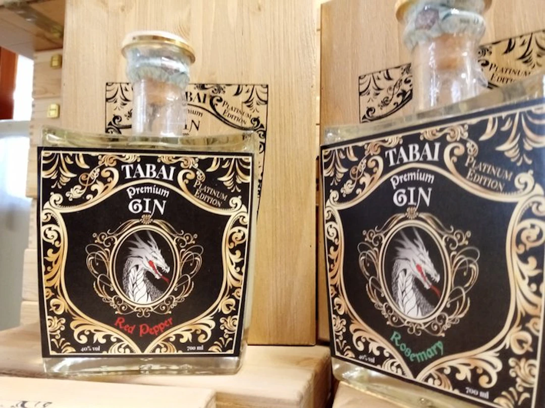 Tabai - Premium Gin Red Pepper + Rosemary - Platinum Edition - b