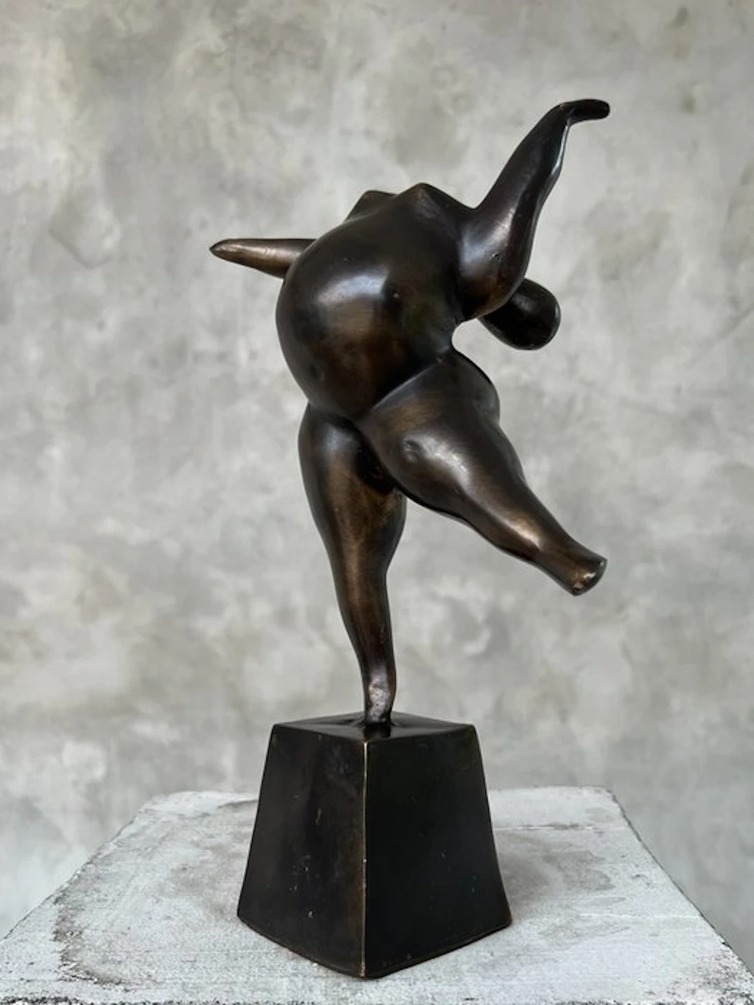 Statue, NO RESERVE PRICE - Voluptuous Balancing Backbend...