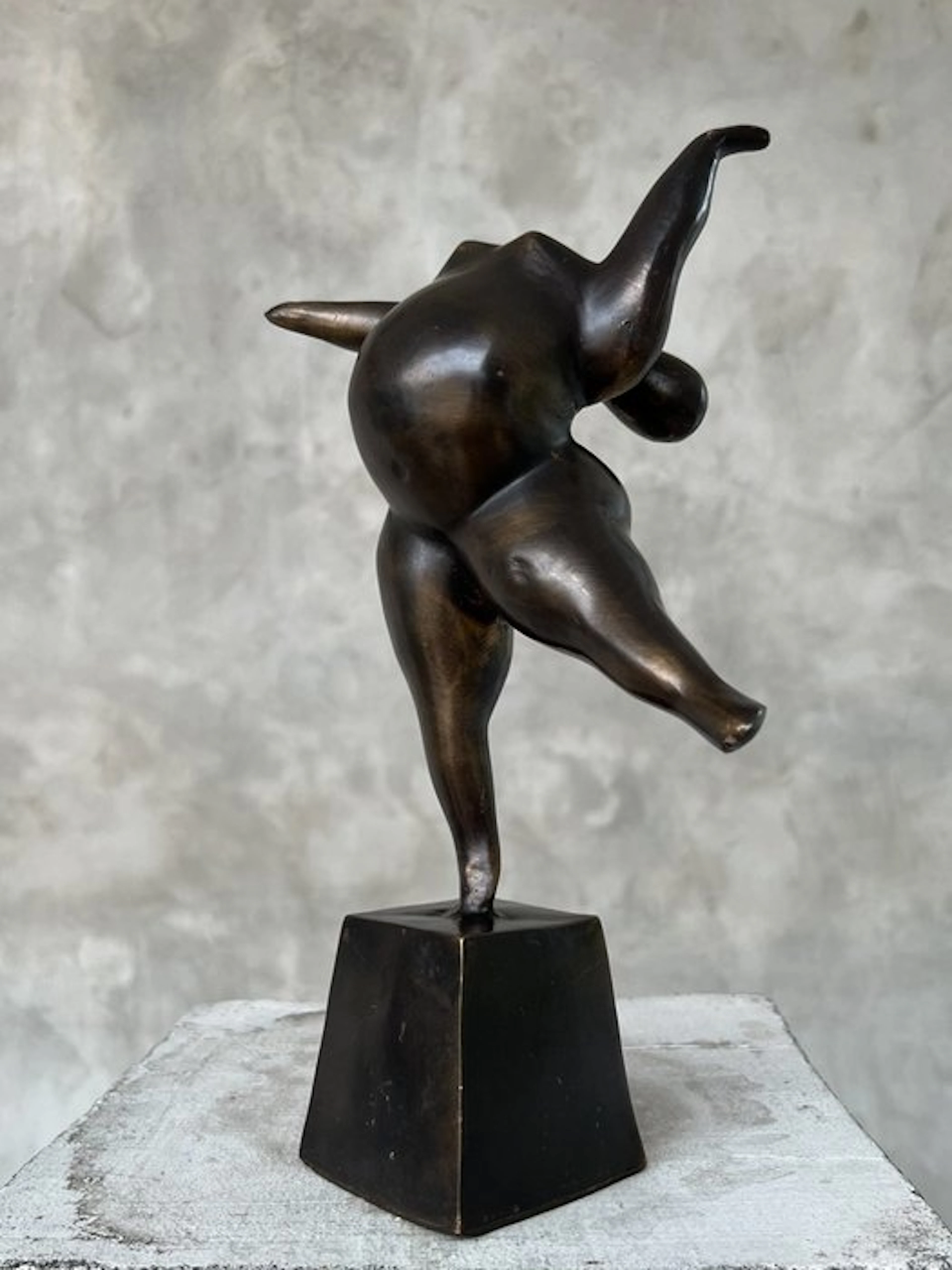 Statue, NO RESERVE PRICE - Voluptuous Balancing Backbend...