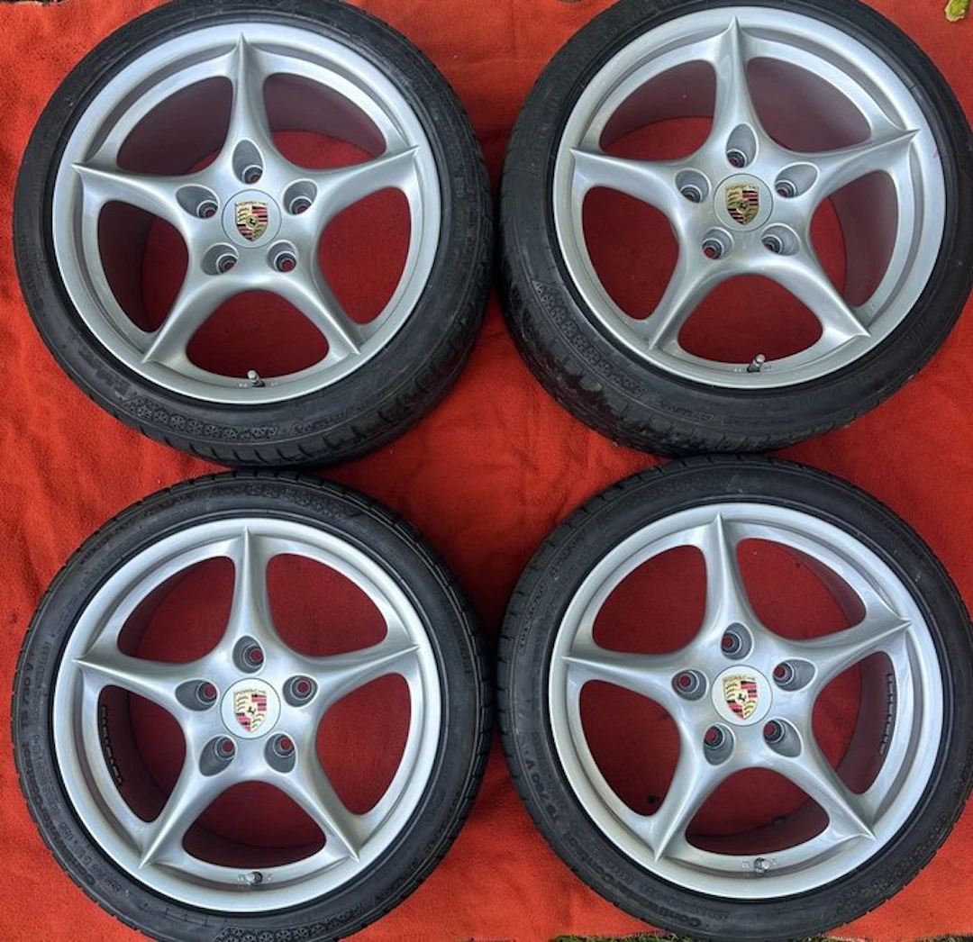 Car part (4) - Porsche - Porsche 996/993 18 inch BBS Carrera Wheels - 1990-2000