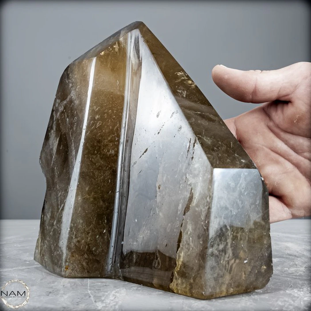 Natural smoky quartz obelisk – Warm transparency with...