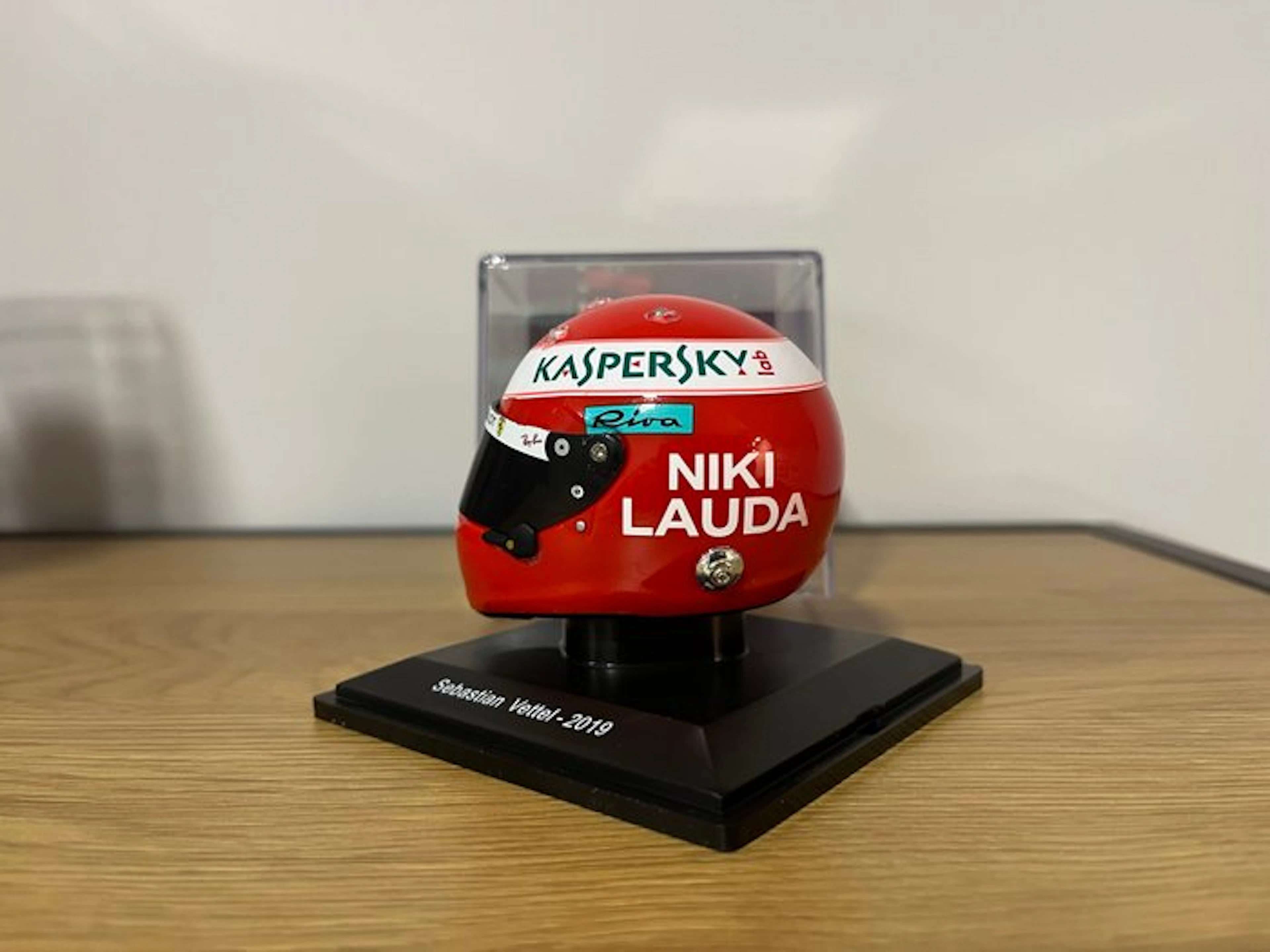 Spark 1:5 - Model car - Sebastian Vettel Ferrari Special...