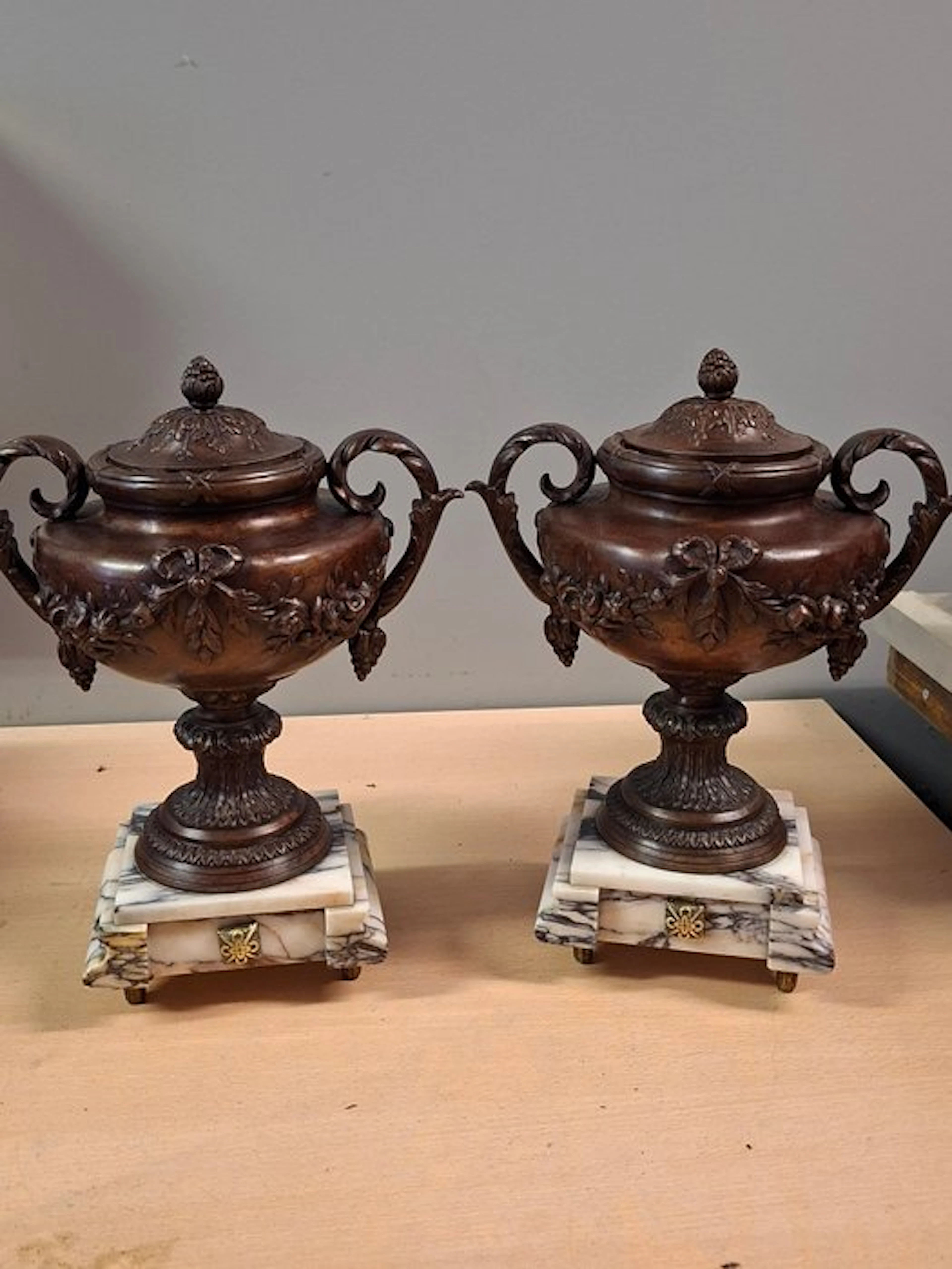 Lidded vase - Zamak marble - Koppel Cassolettes