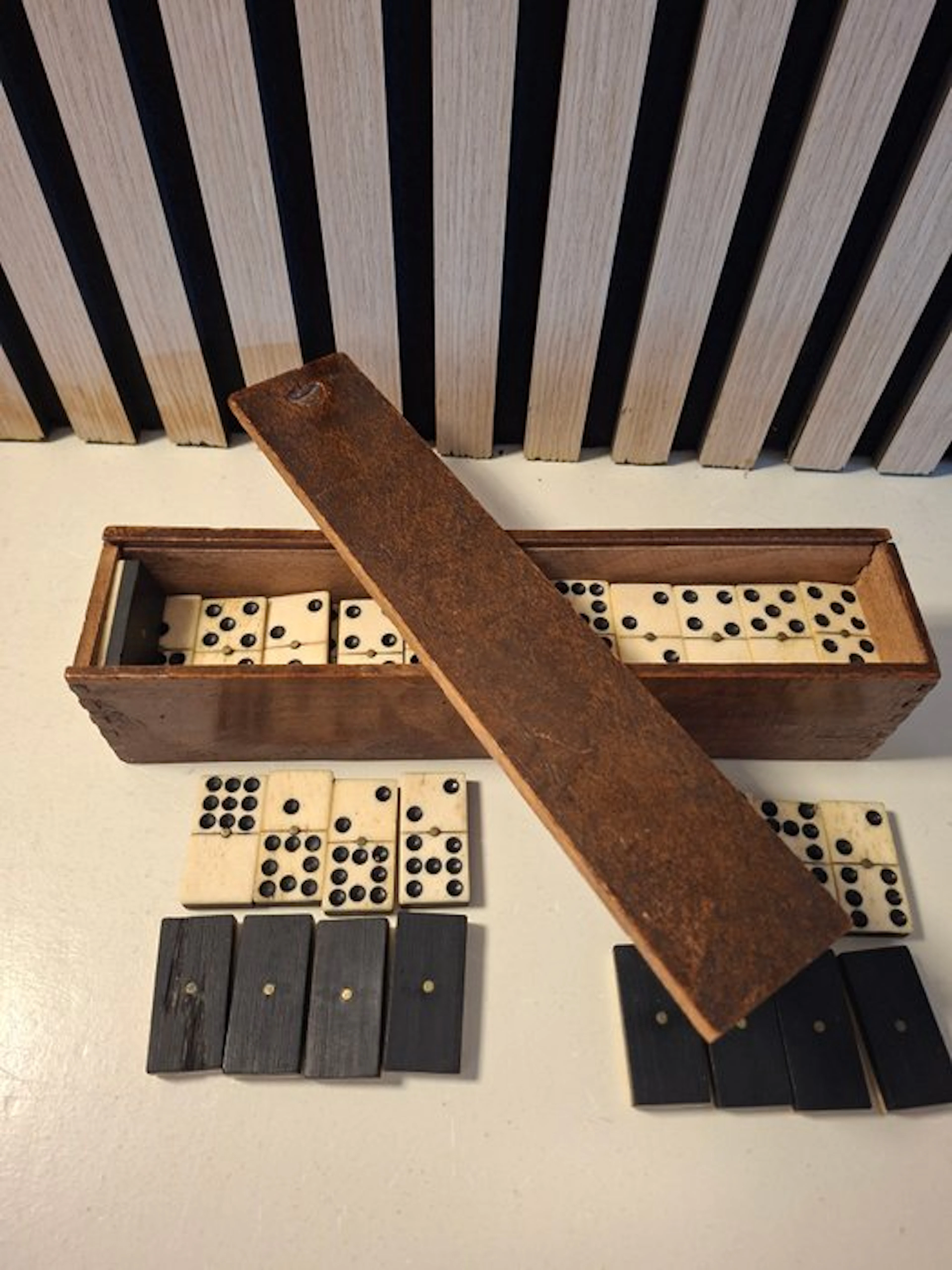 Board game - Antieke Domino - 55 stenen van been en Ebbenhout - Bone