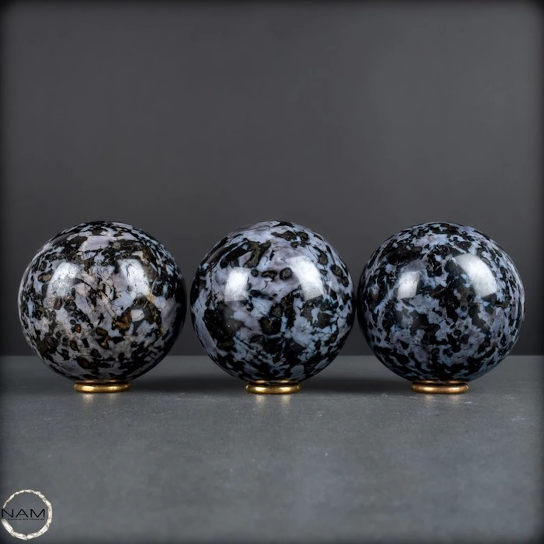 Exclusive Merlinit sphere set – Three fascinating natural...