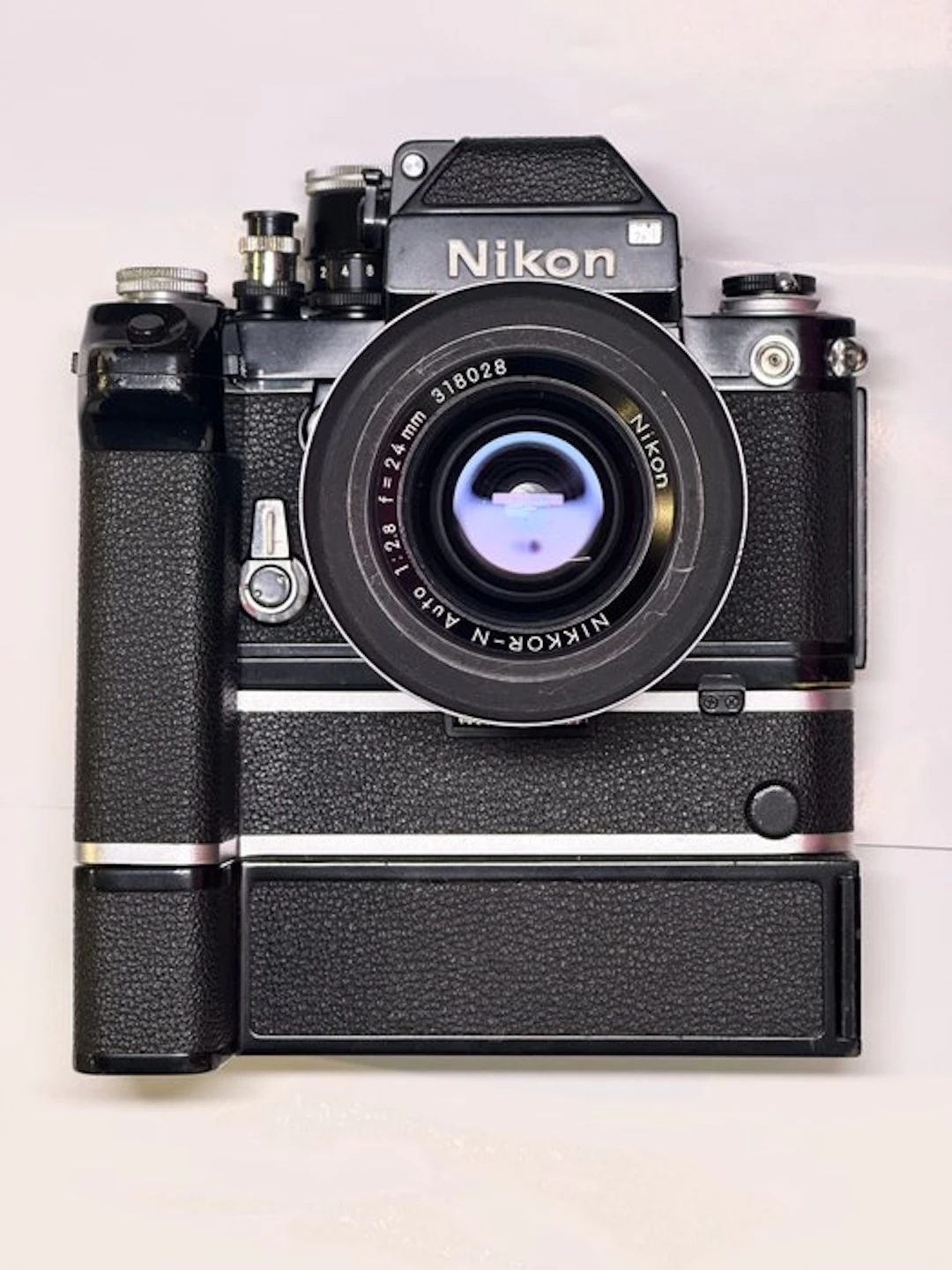 Nikon F2 + Nikkor-N 24mm F2.8 + MD-2 + MB-1 Analogue camera