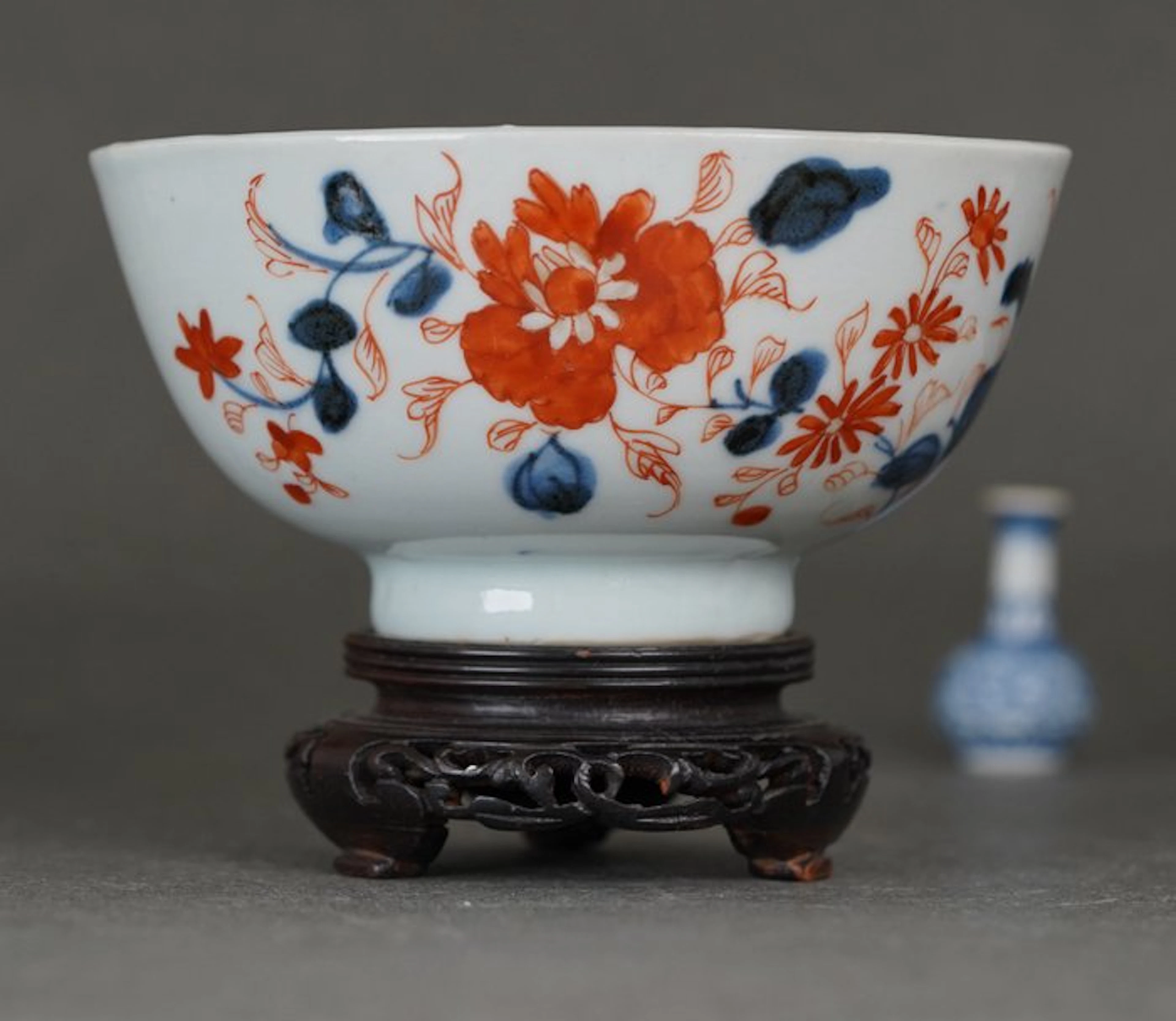 Qianlong (1735-1796) - Bowl - Chrysanthemum and Peonies...