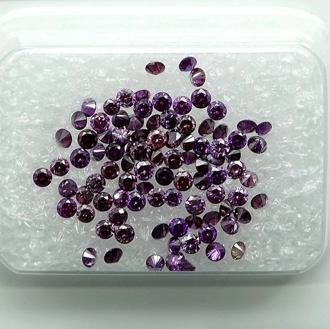 93 pcs Diamond (Colour-treated) - 1.05 ct - Round - Fancy Pinkish Purple - VS1