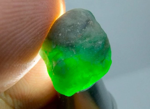 13.9 cts - Untreated Beautiful Emerald - Rough- 2.78 g