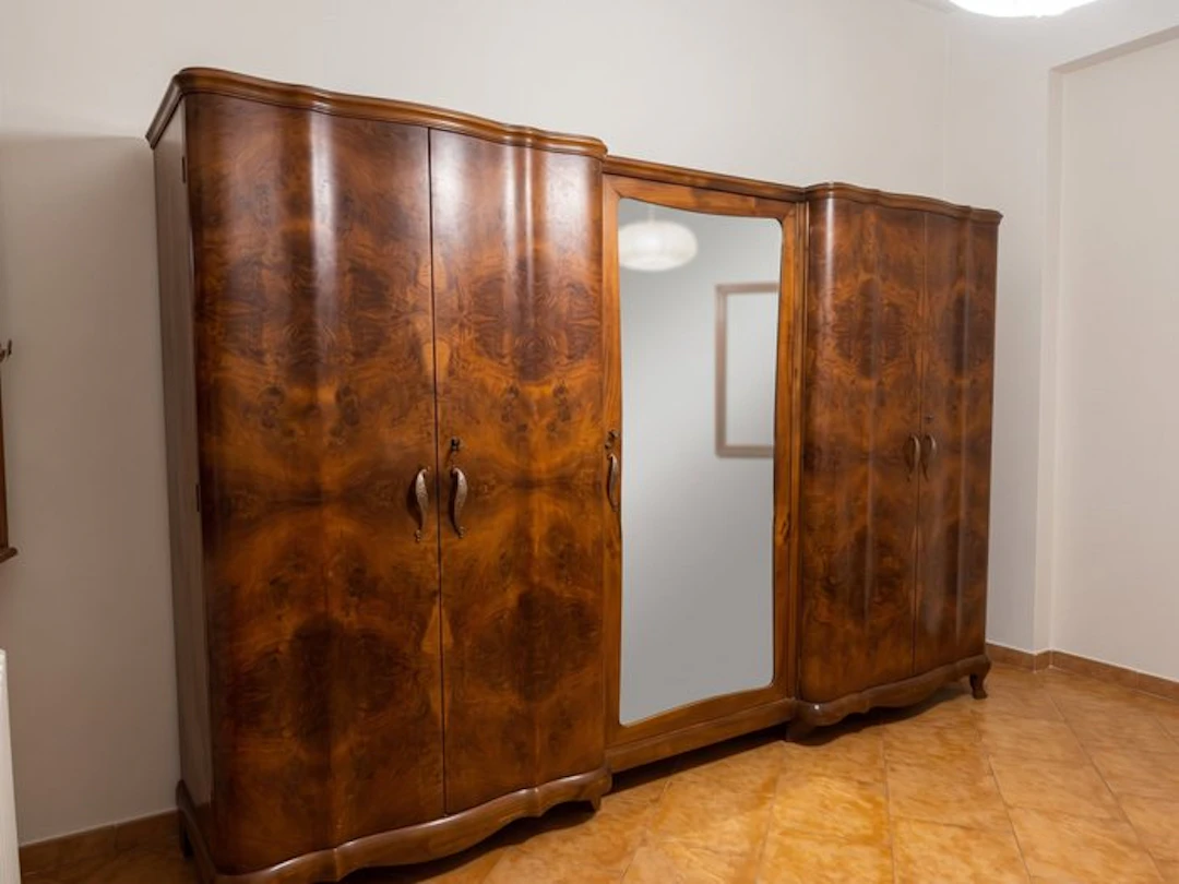 Wardrobe - Burr walnut - Made by an artisan