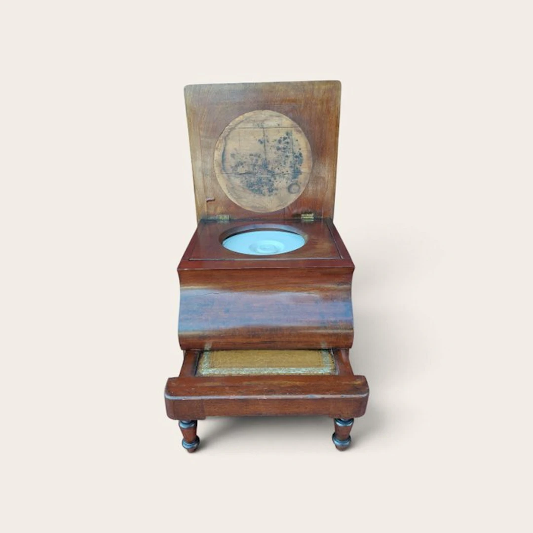 Cabinet - Wood - Victorian chest of drawers