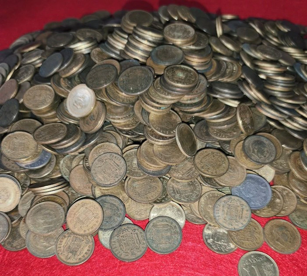 Spain: a lot of 5.4 kilograms of one-peseta coins