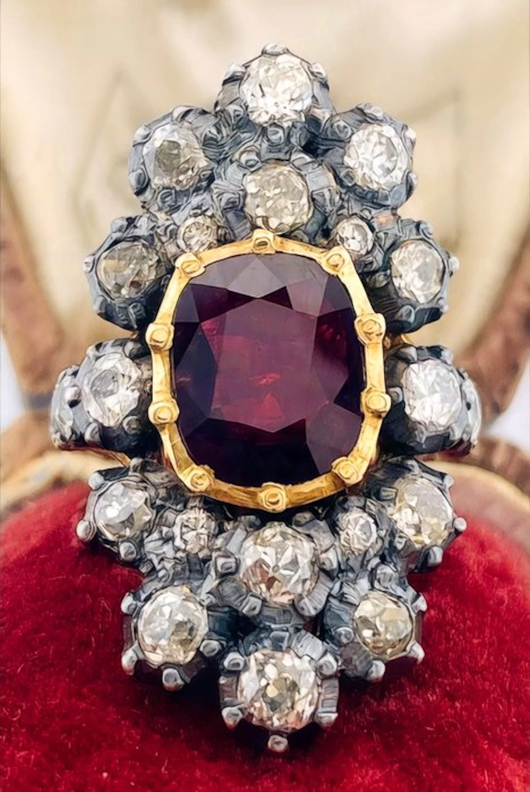Ring - 18 kt. Yellow gold, Silver Ruby - Diamond