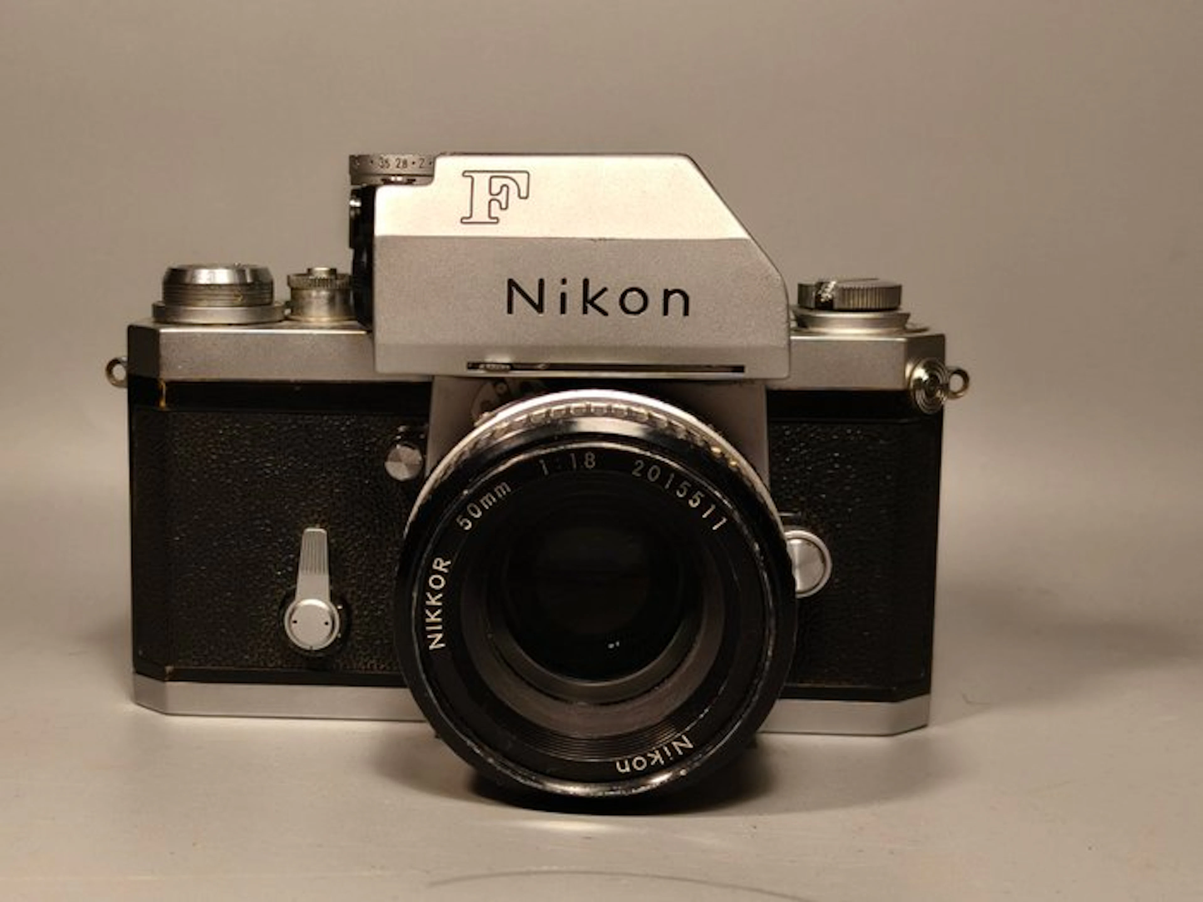 Nikon F con obiettivo Nikkor 50mm f/1.8 Analogue camera