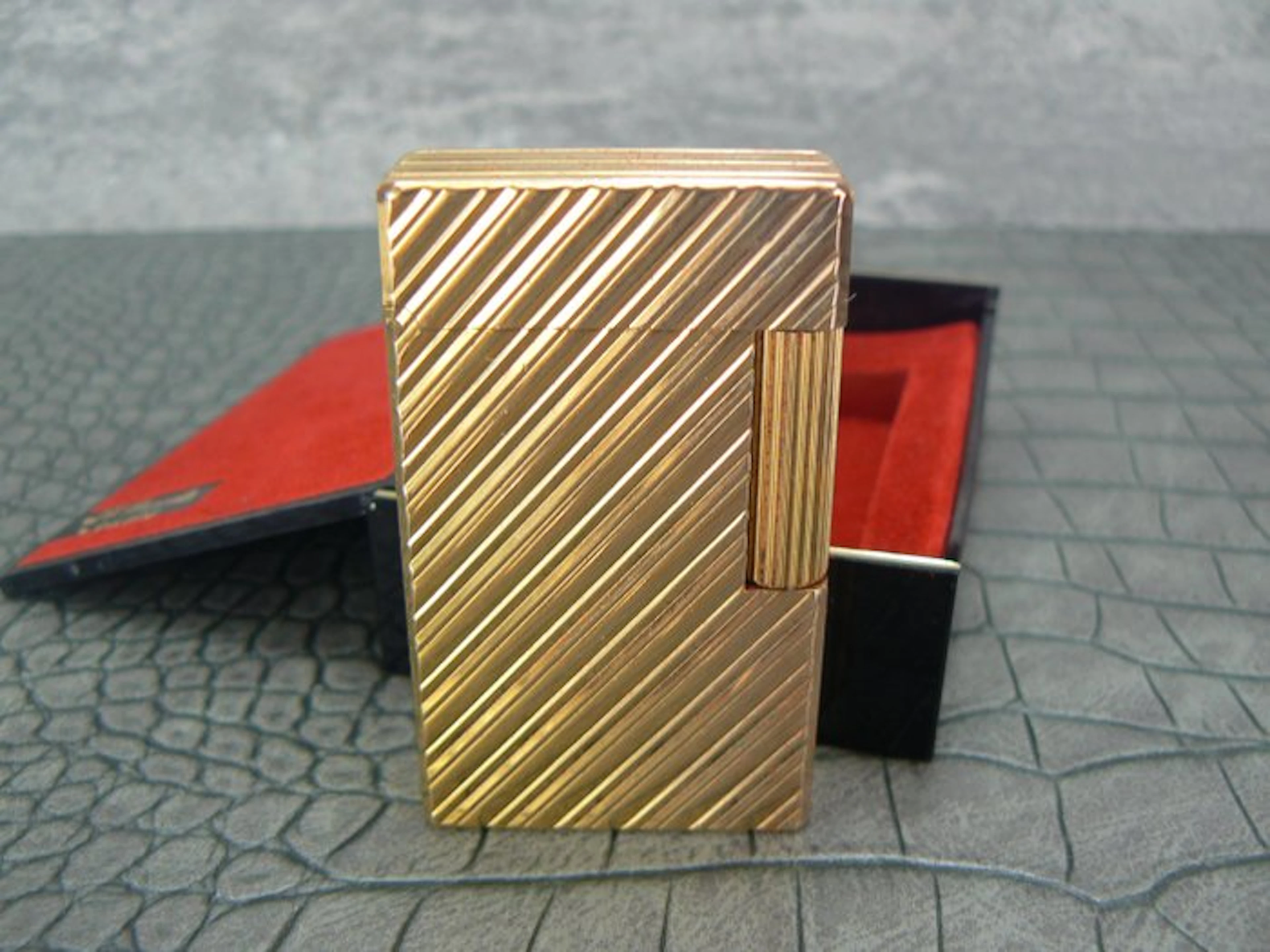 S.T. Dupont - Line 1 - Pocket lighter - Gold plated