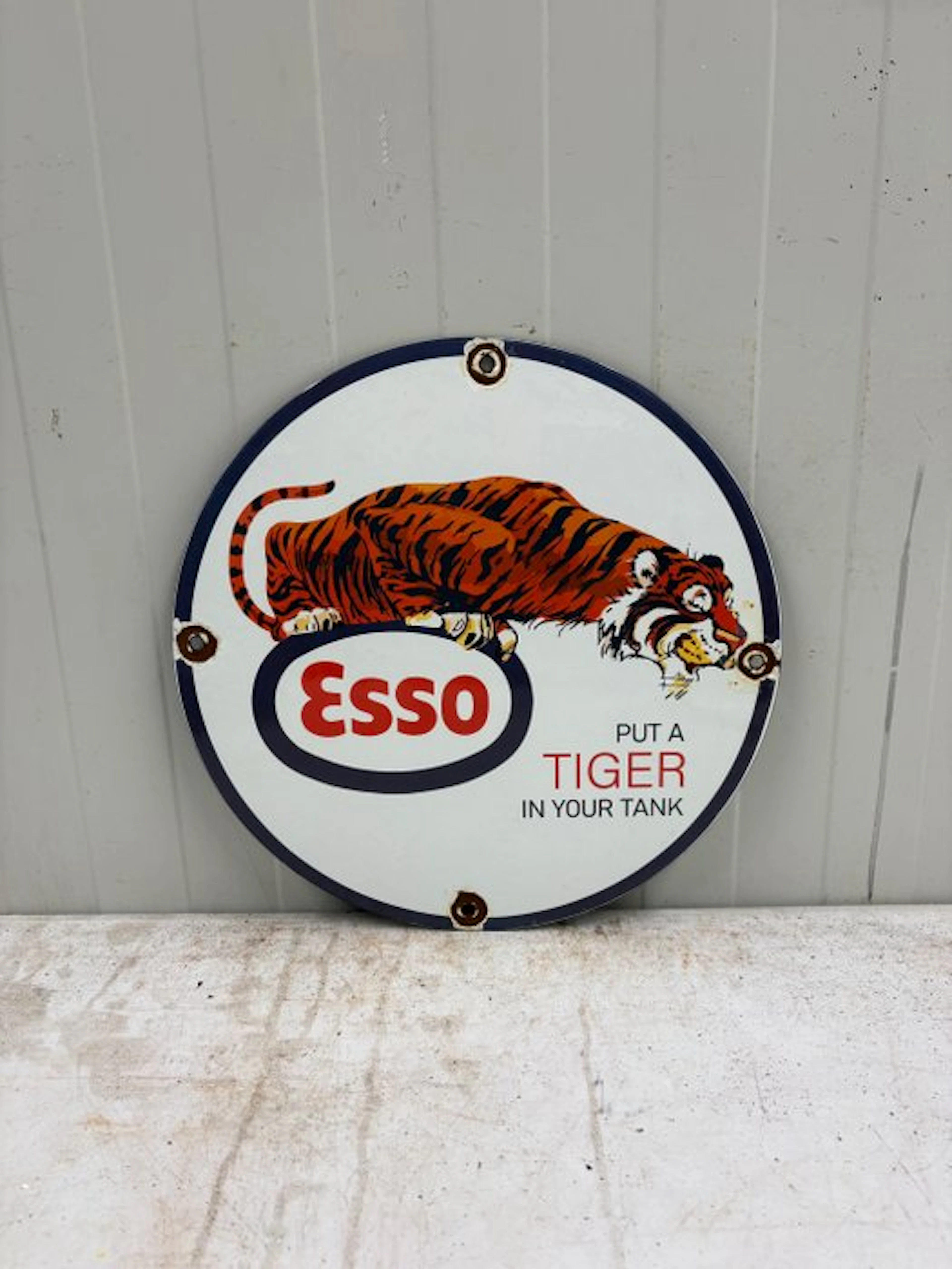 Esso Put a Tiger in Your Tank – Rond Emaille Reclamebord - Enamel sign - Enamel
