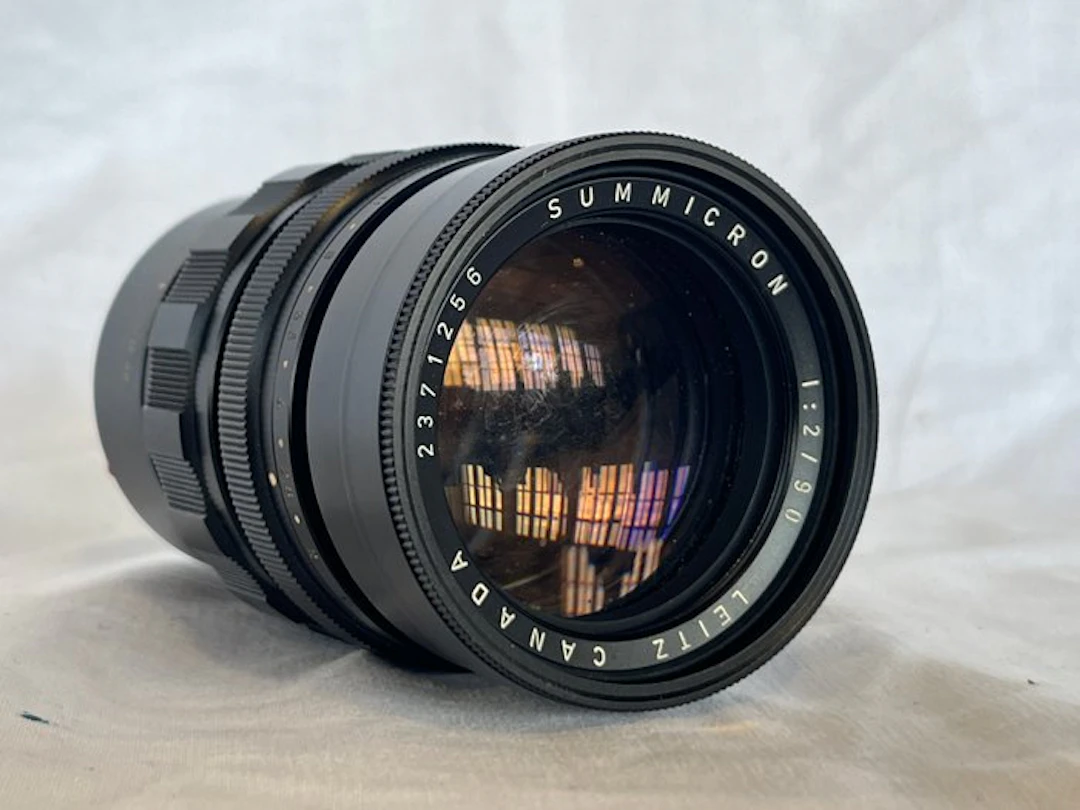 Leica Canada - Summicron 90mm F/2.0 Camera lens