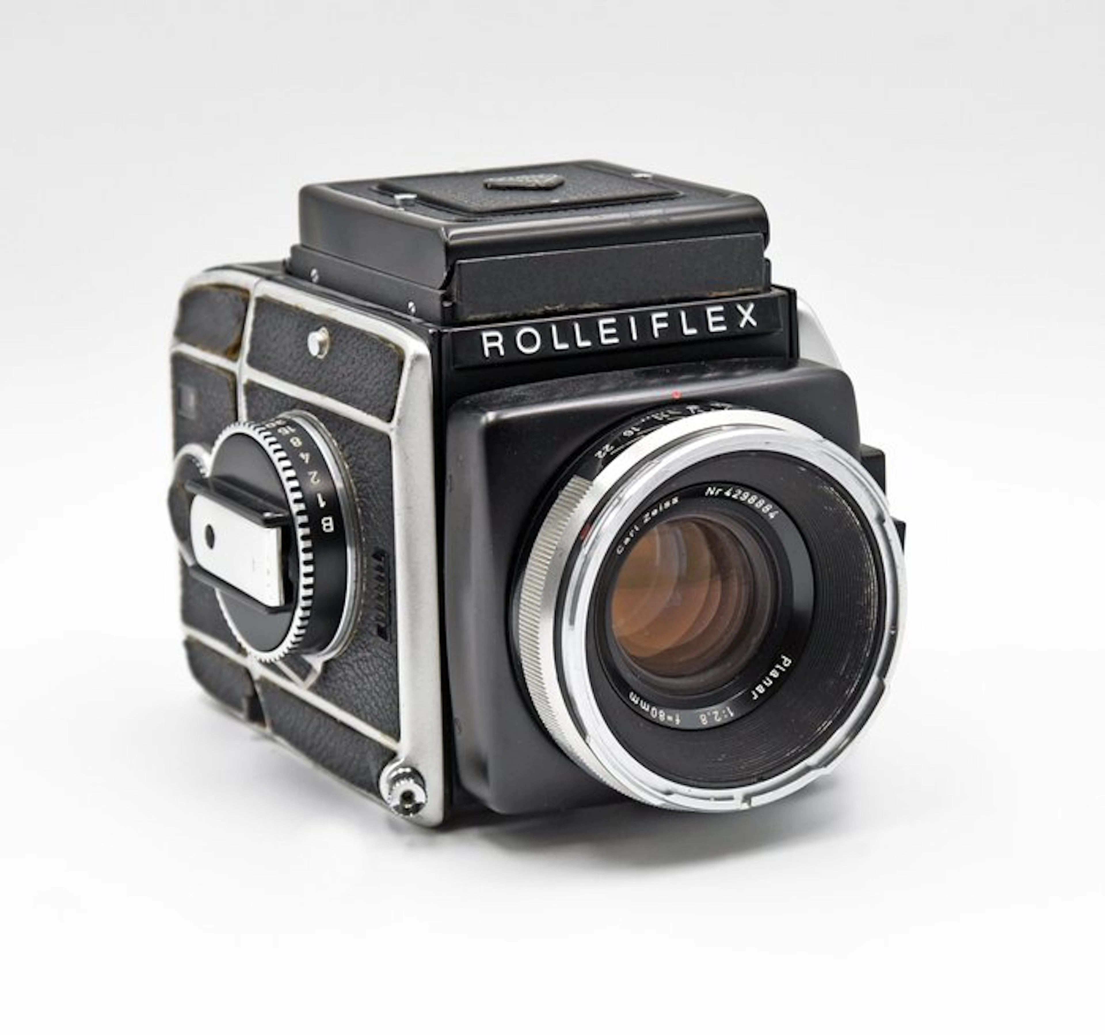 Rollei SL66 + Carl Zeiss Planar 80mm f/2.8 Analogue camera