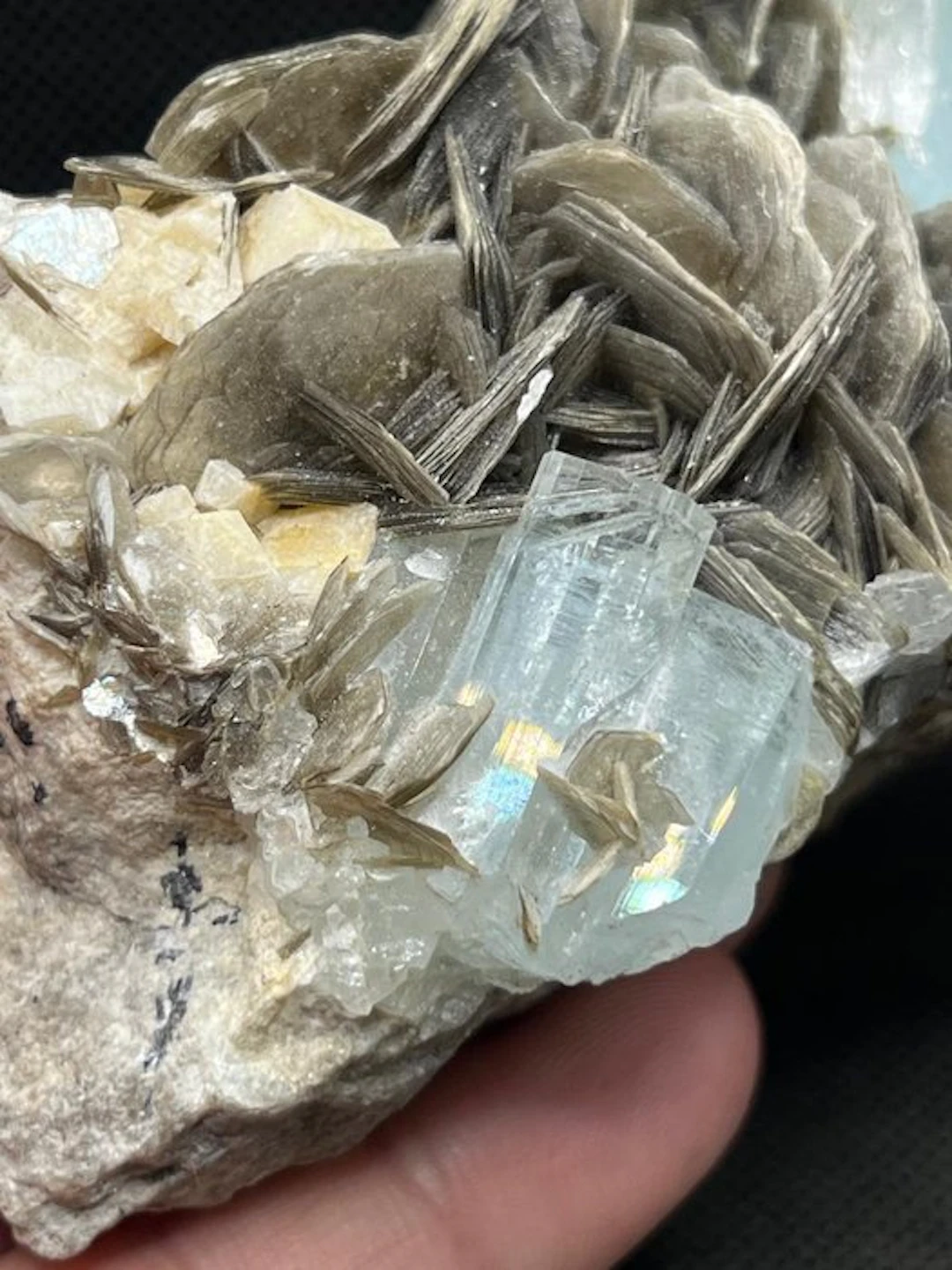Aquamarine Specimen - Height: 95 mm - Width: 58 mm- 440 g
