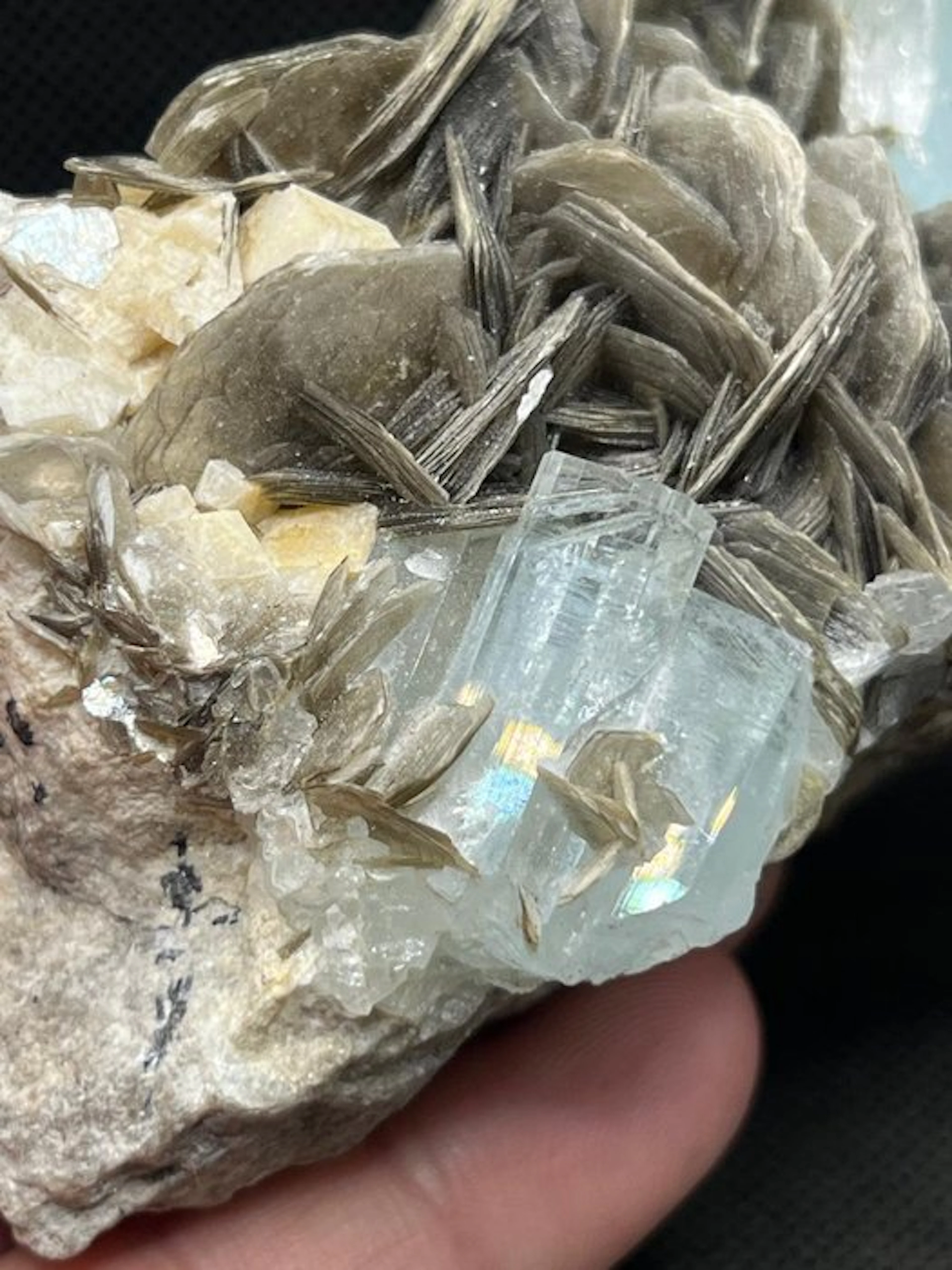 Aquamarine Specimen - Height: 95 mm - Width: 58 mm- 440 g