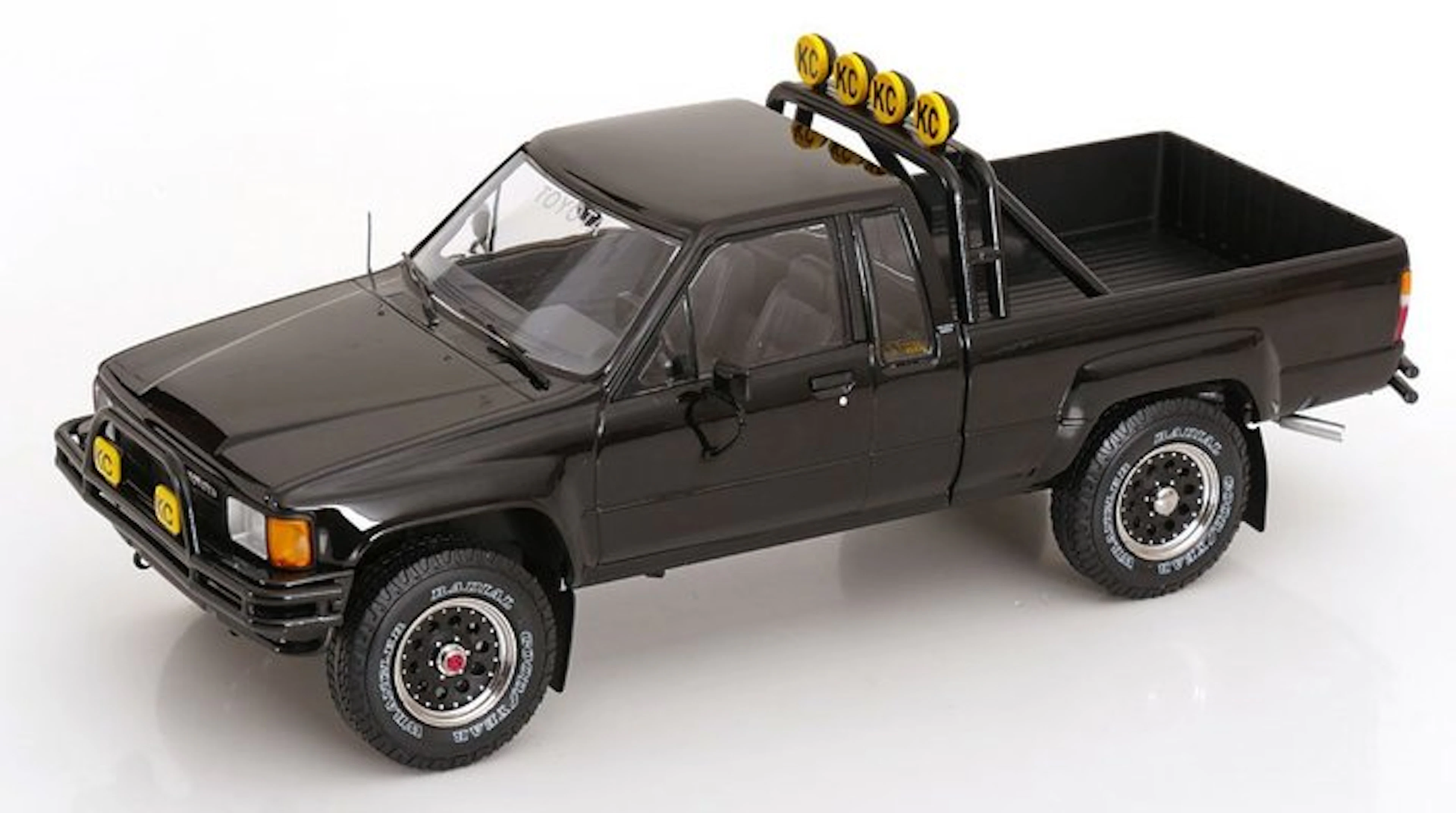 KK-Scale 1:18 - Model car - Toyota Hilux Xtra Cab 4x4...
